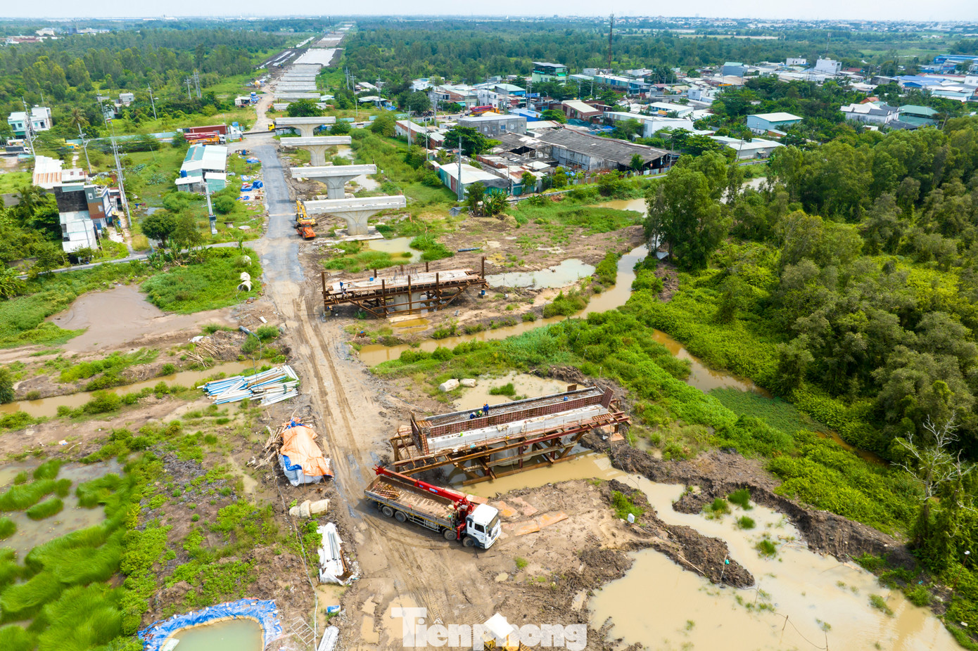 Các đoạn thi công đã tiếp nhận cát gồm: phân đoạn Km 62+700 - Km 63+830 khoảng 30,000m3, phân đoạn Km 63+830 - Km 65+640 khoảng 11,000m3, phân đoạn Km 65+640 - Km 67+148 khoảng 43,000m3, phân đoạn Km 67+148 - Km 68+160 khoảng 42,000m3.