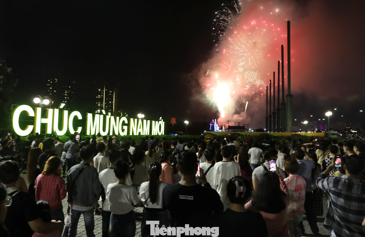 Tại công viên bờ sông Sài Gòn, người dân sẽ dễ dàng chiêm ngưỡng được những màn pháo hoa đẹp mắt, không gian tươi mát, mới mẻ trong năm thời khắc chuyển giao năm 2024.