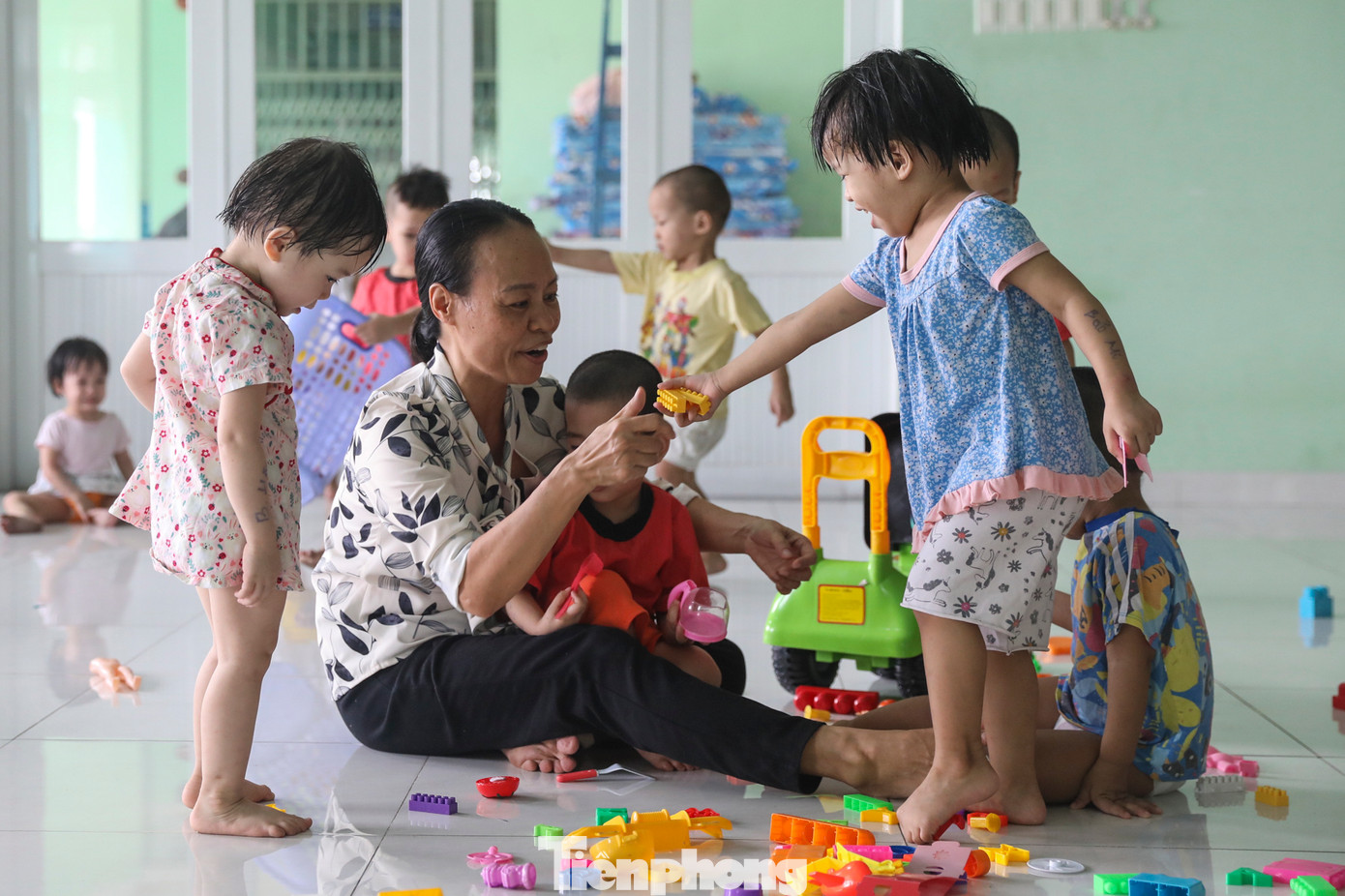 Sau sự việc bạo hành ở Mái ấm Hoa Hồng (quận 12, TPHCM) mà báo chí phản ánh, 85 trẻ đã được chuyển đến 3 trung tâm bảo trợ xã hội công lập của thành phố để chăm sóc.