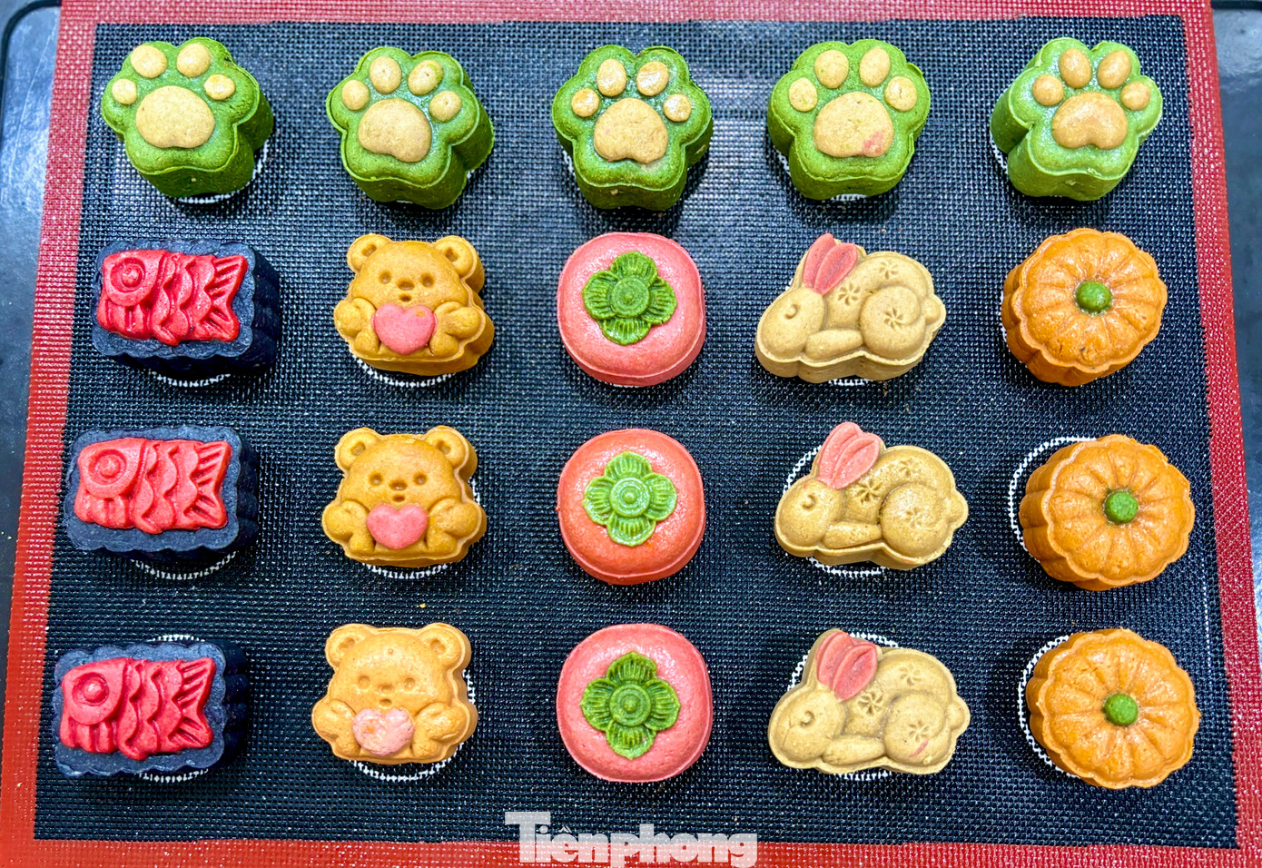 Chị Thanh Trúc chia sẻ: "Việc từ bỏ một công việc ổn định để bắt đầu lại mọi thứ là điều không dễ dàng. Nhưng chúng mình cùng nghĩ rằng, chỉ khi toàn tâm toàn ý vào một việc thì chất lượng công việc mới được đảm bảo và hoàn thành tốt được. May mắn thay tâm huyết của tụi mình đã được mọi người đón nhận và ủng hộ". Chị Thanh Trúc chia sẻ: "Việc từ bỏ một công việc ổn định để bắt đầu lại mọi thứ là điều không dễ dàng. Nhưng chúng mình cùng nghĩ rằng, chỉ khi toàn tâm toàn ý vào một việc thì chất lượng công việc mới được đảm bảo và hoàn thành tốt được. May mắn thay tâm huyết của tụi mình đã được mọi người đón nhận và ủng hộ".