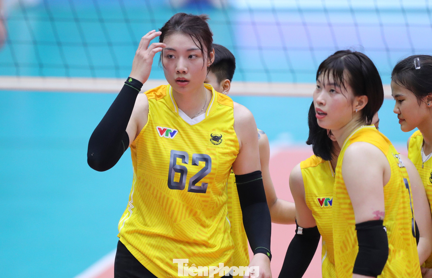 Kể cả khi làm “mặt ngầu“, Chen Peiyan cũng không giấu được vẻ đáng yêu, dễ mến.