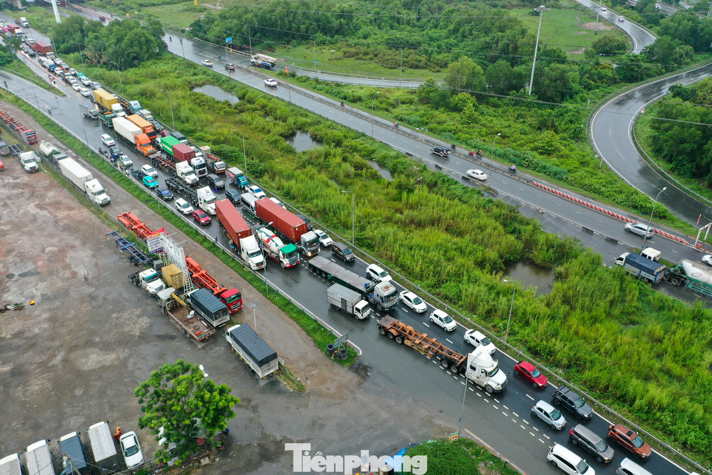 Lượng xe quá đông, từ sáng sớm xe từ cầu Sài Gòn theo đường Võ Nguyên Giáp có thời điểm không được vào đường Mai Chí Thọ mà phải đi thẳng hướng xuống TP Biên Hoà. Việc này giúp giảm lượng xe ùn tới vòng xoay An Phú đi vào cao tốc đi Long Thành.