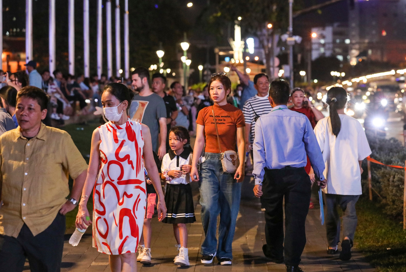 Thời tiết Sài Gòn hôm nay khá thuận lợi cho các hoạt động ngoài trời, nhiệt độ khoảng 27 độ C không mưa. Thời tiết Sài Gòn hôm nay khá thuận lợi cho các hoạt động ngoài trời, nhiệt độ khoảng 27 độ C không mưa.