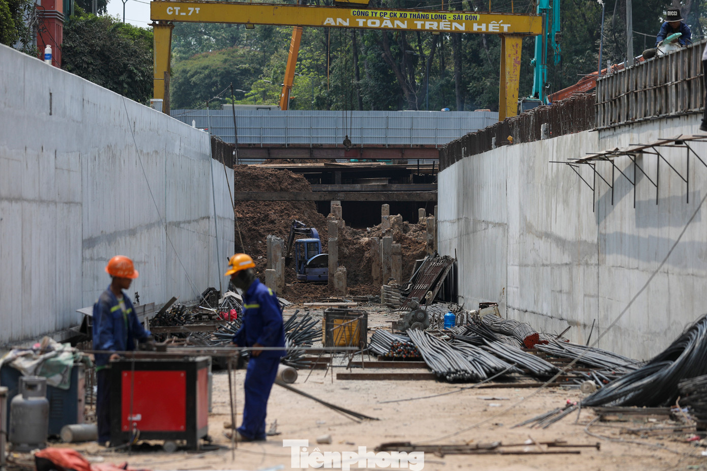 Theo ông Lương Minh Phúc - Giám đốc Ban Quản lý dự án đầu tư xây dựng các công trình giao thông TPHCM, hiện hạng mục hầm chui Trần Quốc Hoàn - Phan Thúc Duyện đạt hơn 80% khối lượng, dự kiến hoàn thành trong tháng 8.