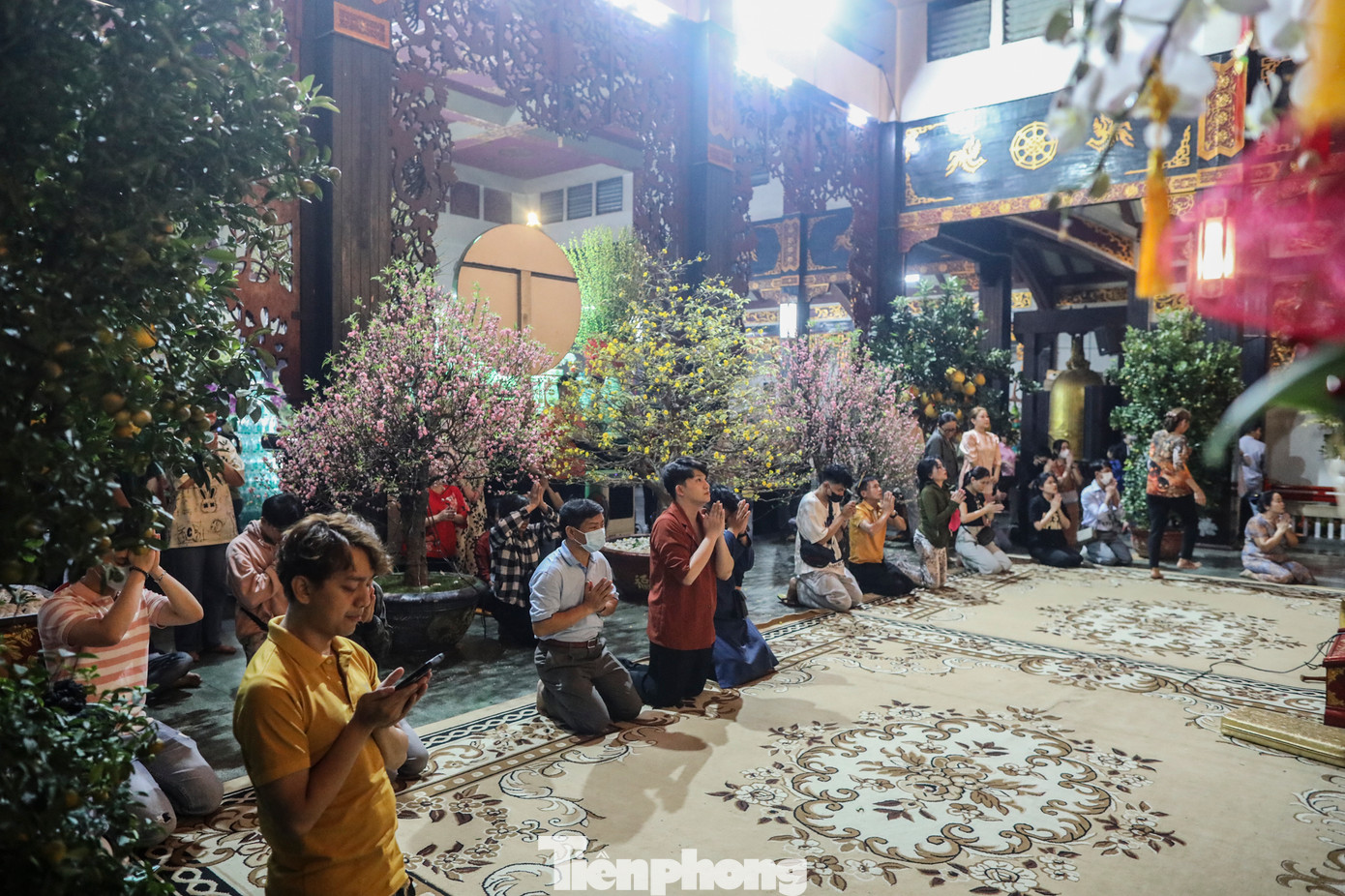 Nhiều người đi lễ đầu năm để gửi gắm ước nguyện, cầu những điều tốt đẹp nhất trong năm mới. Có người cầu tài, cầu lộc, cầu duyên, có người chỉ cầu bình an và sức khỏe cho gia đình.