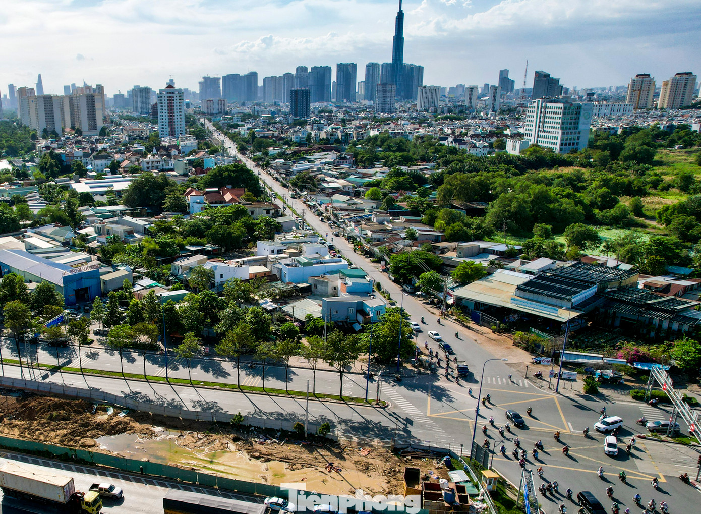 Theo Ban Giao thông TPHCM, đối với phần diện tích 22.000m2 còn có một phần chồng ranh với dự án xây dựng nút giao An Phú - đây là một công trình trọng điểm của thành phố được triển khai nhằm giảm ùn tắc cho khu vực phía Đông TPHCM. Theo Ban Giao thông TPHCM, đối với phần diện tích 22.000m2 còn có một phần chồng ranh với dự án xây dựng nút giao An Phú - đây là một công trình trọng điểm của thành phố được triển khai nhằm giảm ùn tắc cho khu vực phía Đông TPHCM.