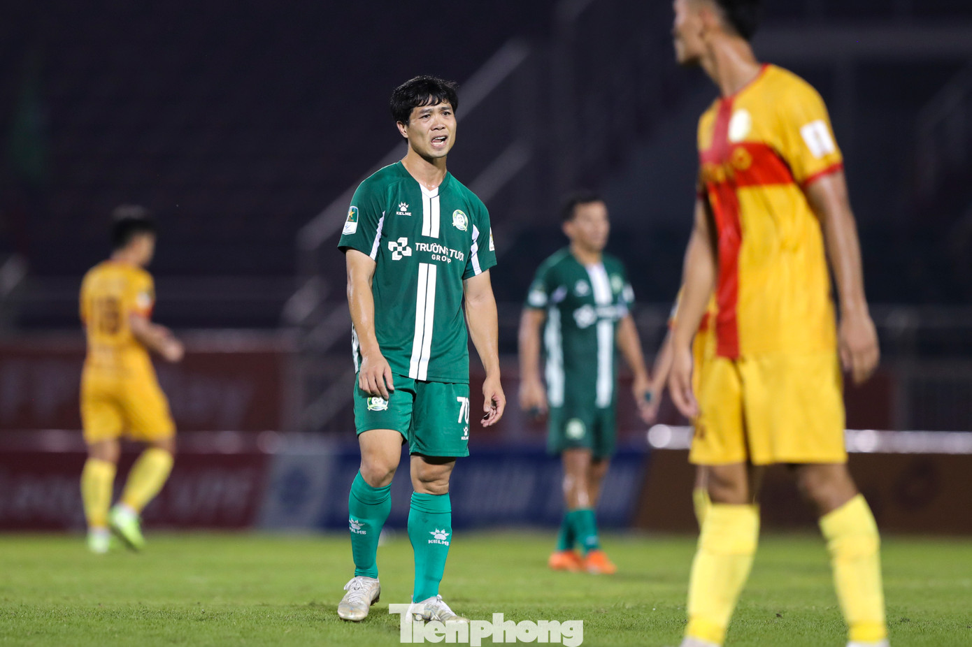 Tiền đạo số 70 của Bình Phương gần như mất hút trong suốt hiệp 2.