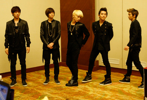 Họ chia sẻ đây là lần đầu tiên tới biểu diễn ở Việt Nam