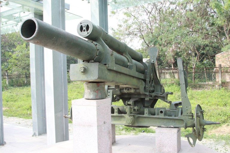 Những khẩu pháo 105mm ta thu được của địch