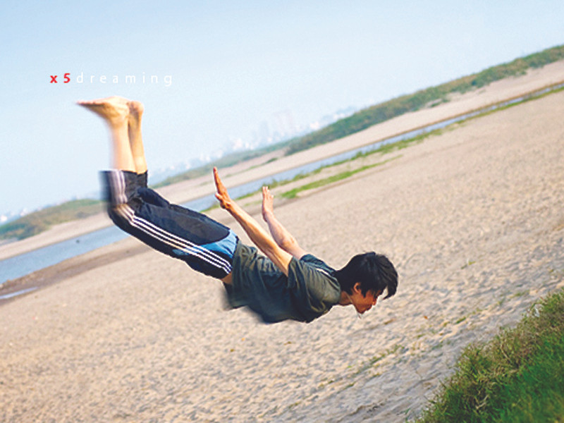 Một thành viên nhóm Joker đang biểu diễn. Một thành viên nhóm Joker đang biểu diễn