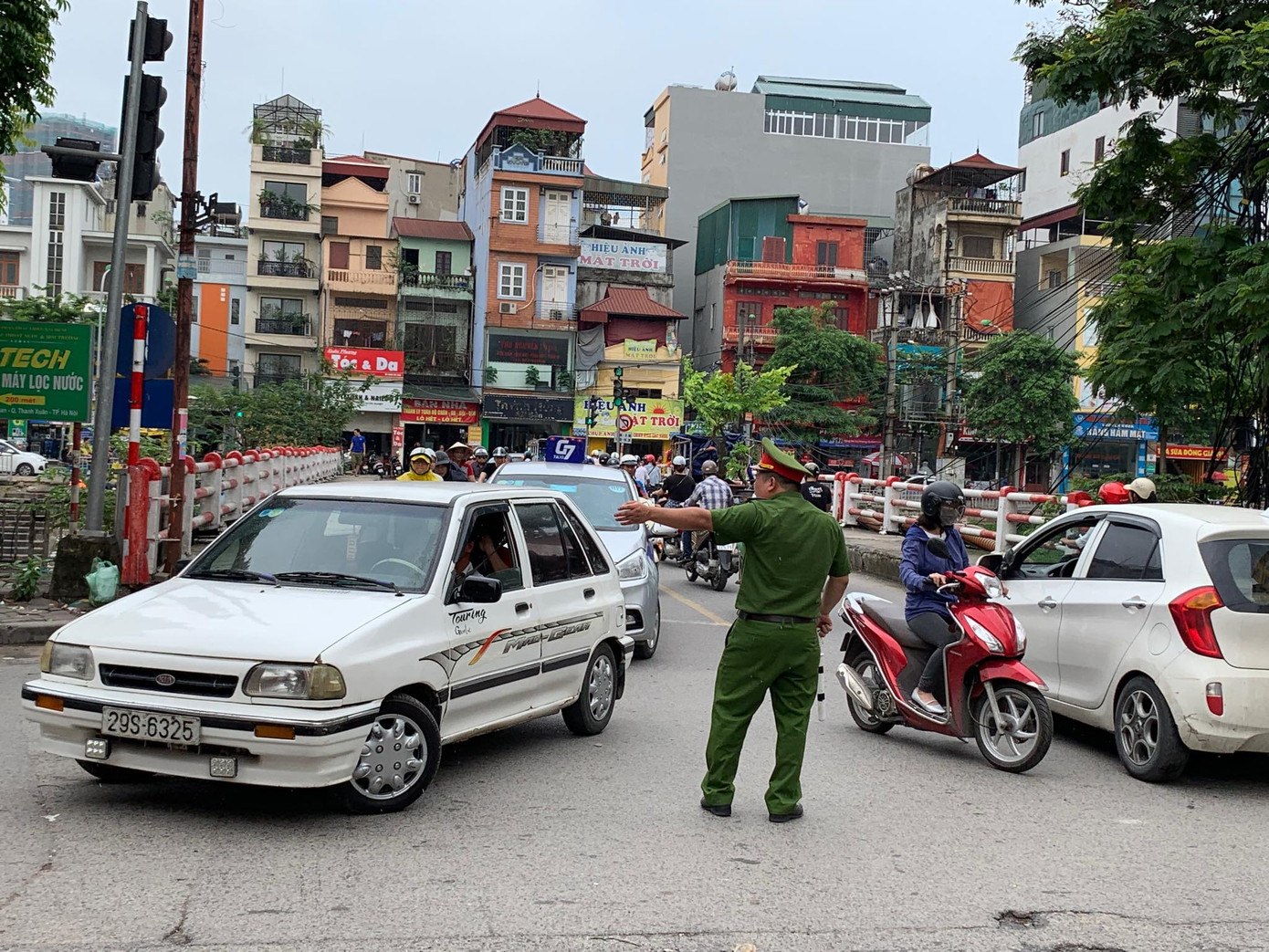 Hàng triệu học sinh cả nước bước vào cuộc đua lớp 10 nóng bỏng ảnh 28