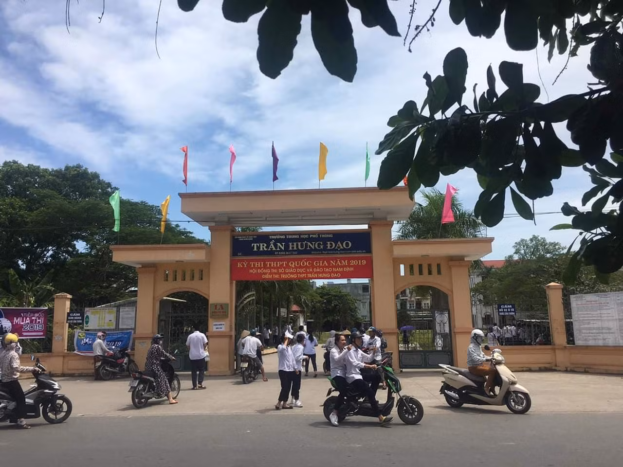 Bộ GD&ĐT họp báo nóng thi THPT 2019: Chưa thấy gian lận có tổ chức ảnh 26