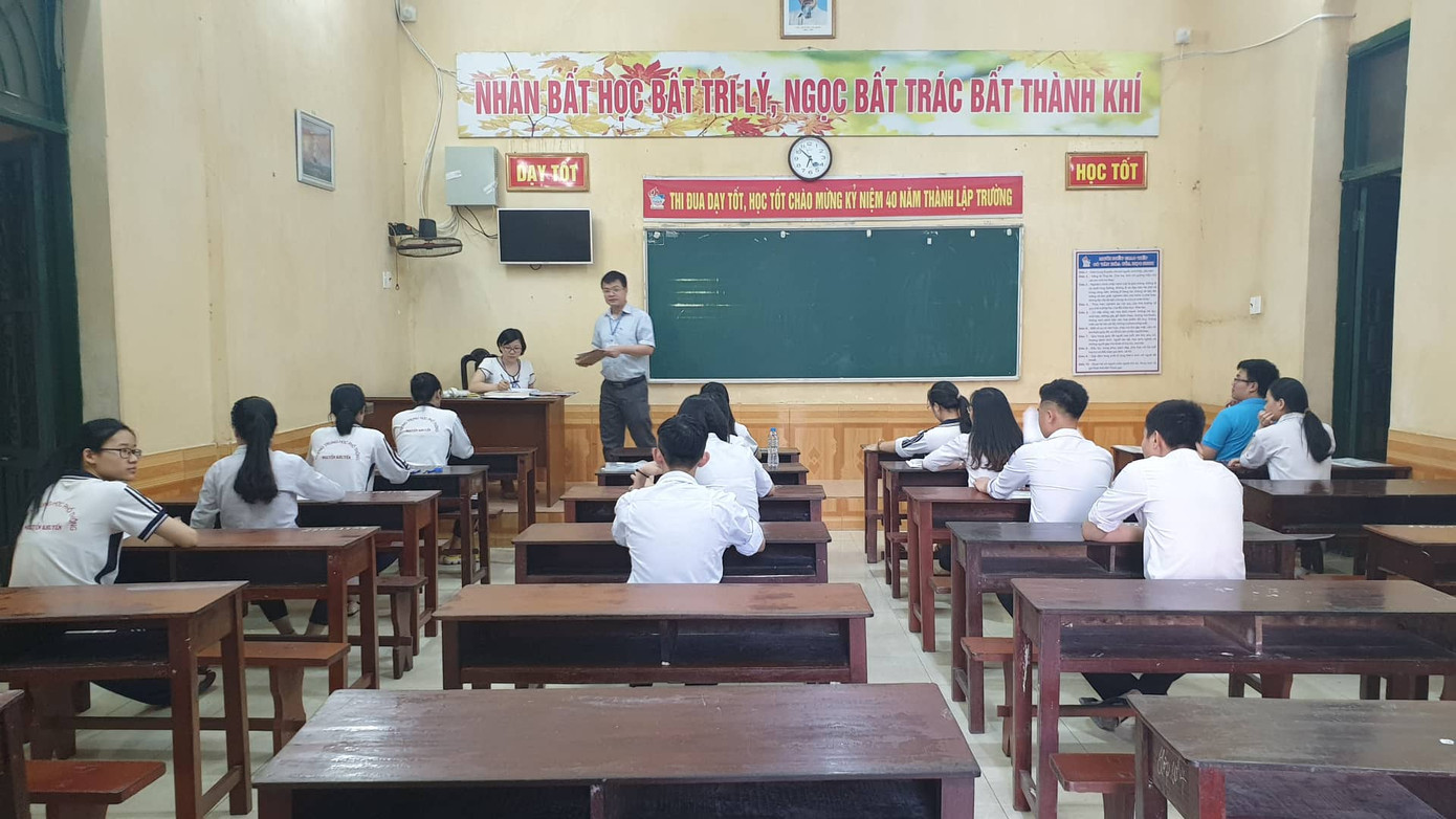 Ngày đầu thi THPT 2019: Siết chặt an ninh, cập nhật giải đề thi Ngữ Văn ảnh 17