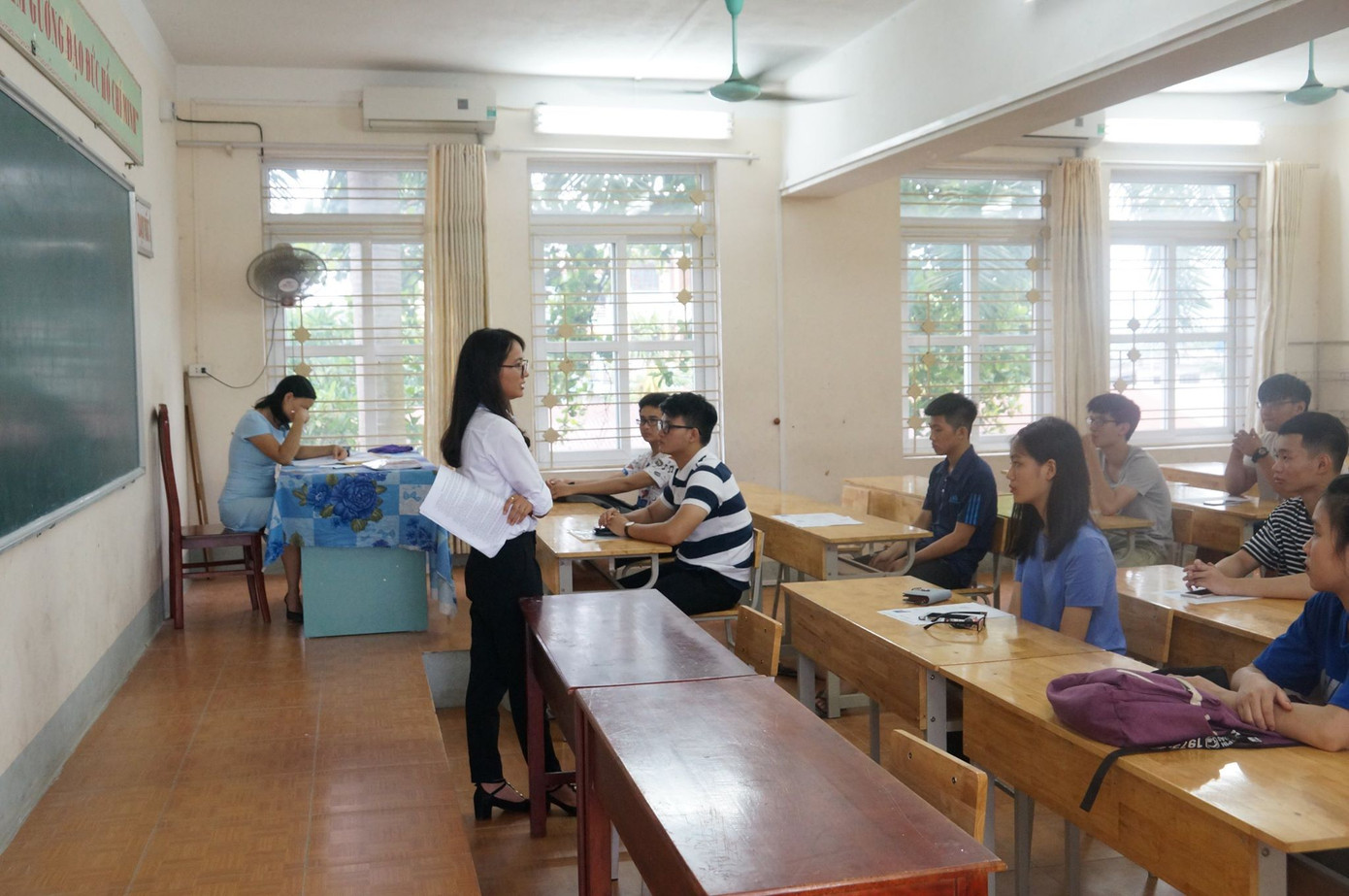 Thí sinh hào hứng làm thủ tục nhập thi THPT quốc gia 2019 ảnh 25