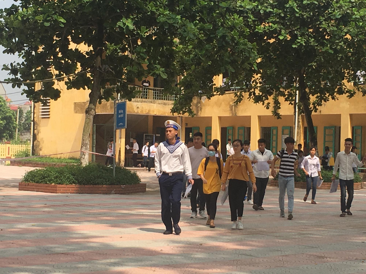 Ngày đầu thi THPT 2019: Siết chặt an ninh, cập nhật giải đề thi Ngữ Văn ảnh 56