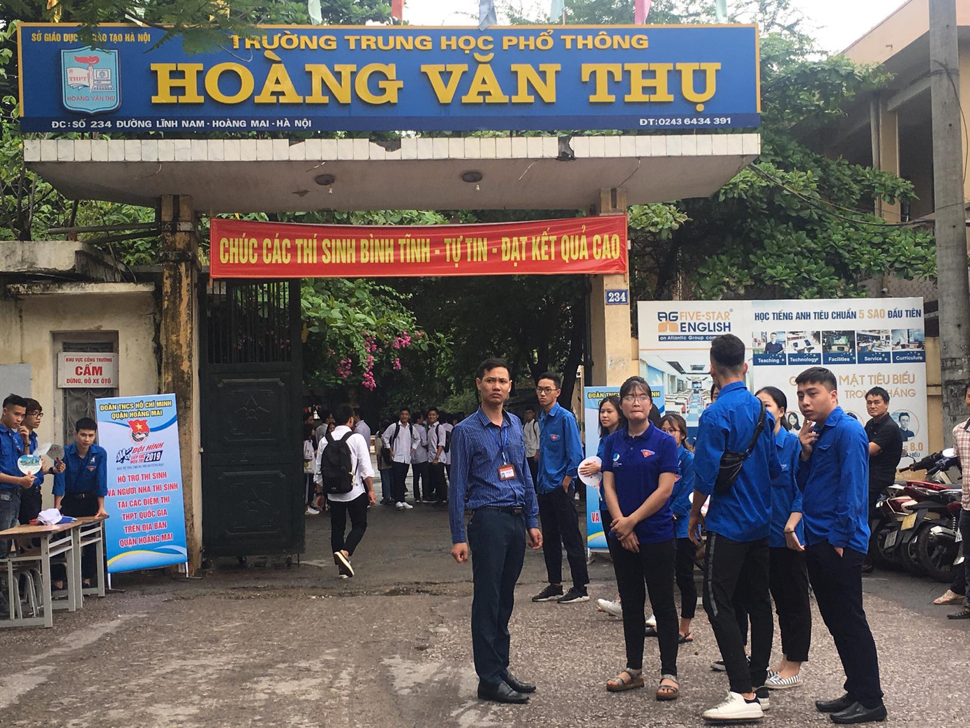 Thí sinh hào hứng làm thủ tục nhập thi THPT quốc gia 2019 ảnh 5