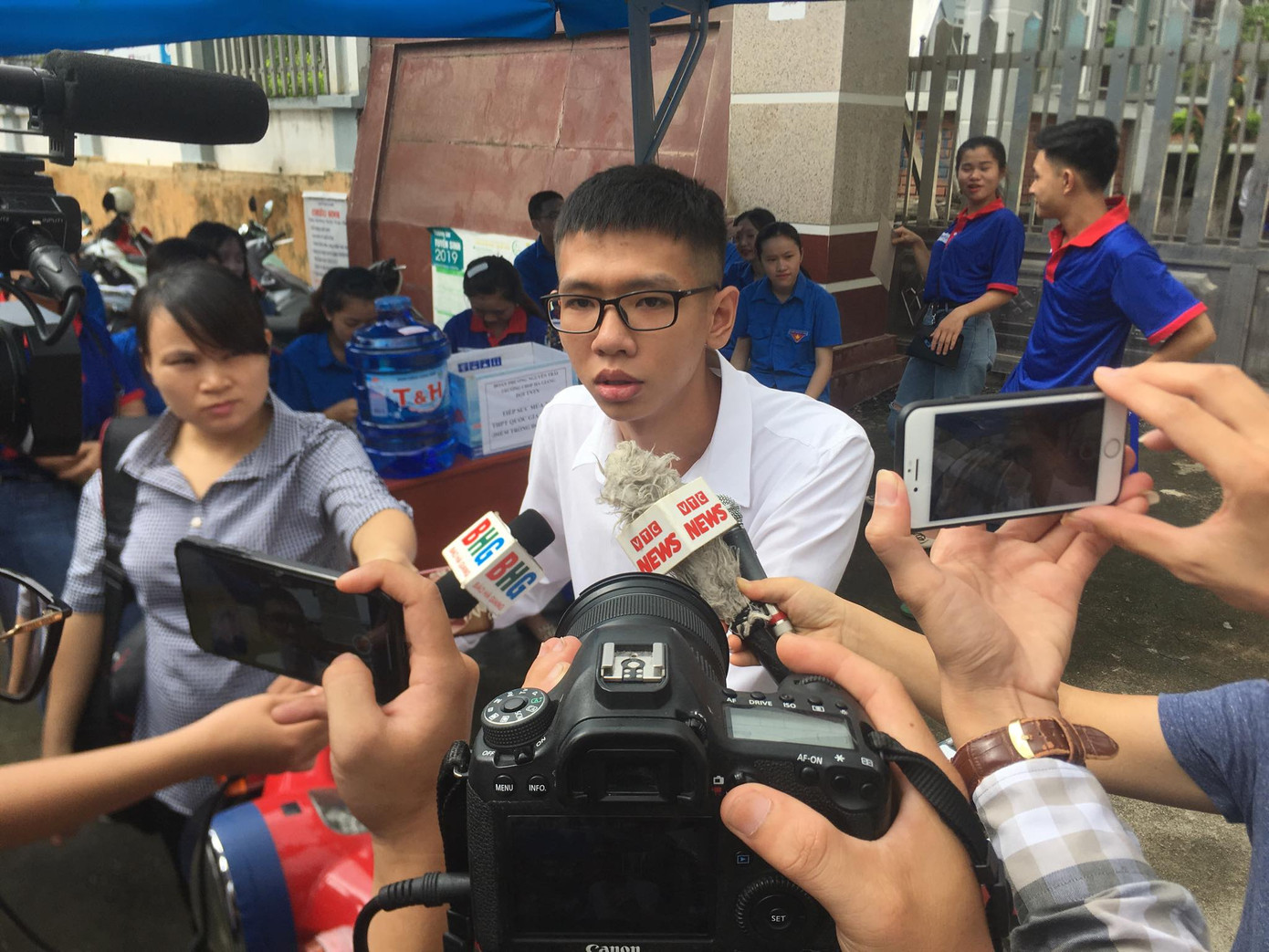 Ngày đầu thi THPT 2019: Siết chặt an ninh, cập nhật giải đề thi Ngữ Văn ảnh 53