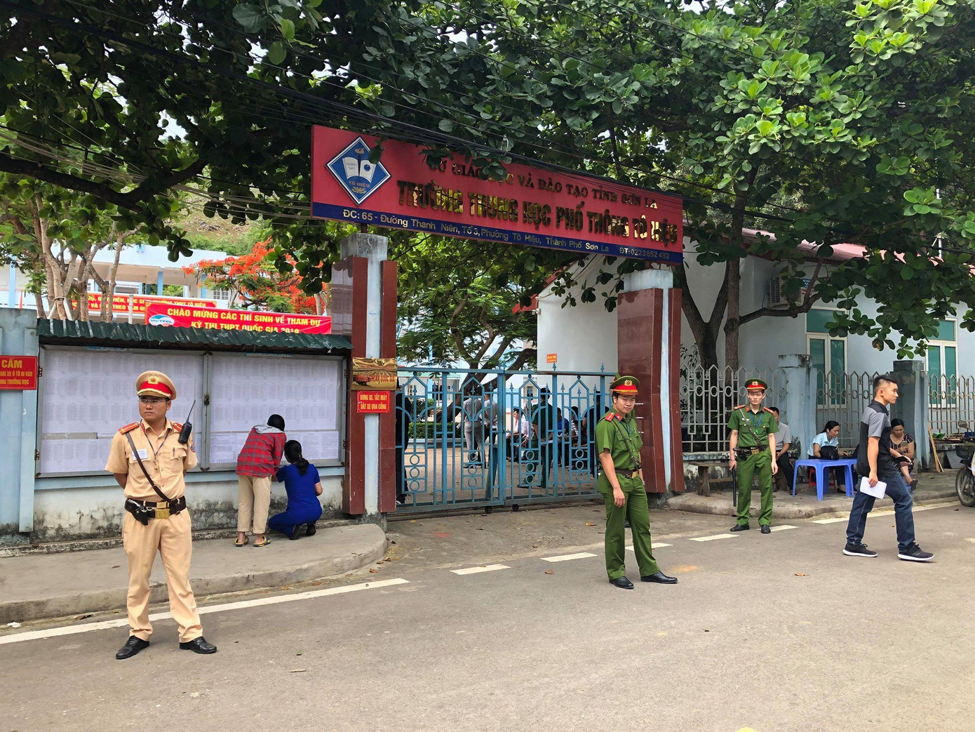 Thí sinh hào hứng làm thủ tục nhập thi THPT quốc gia 2019 ảnh 34