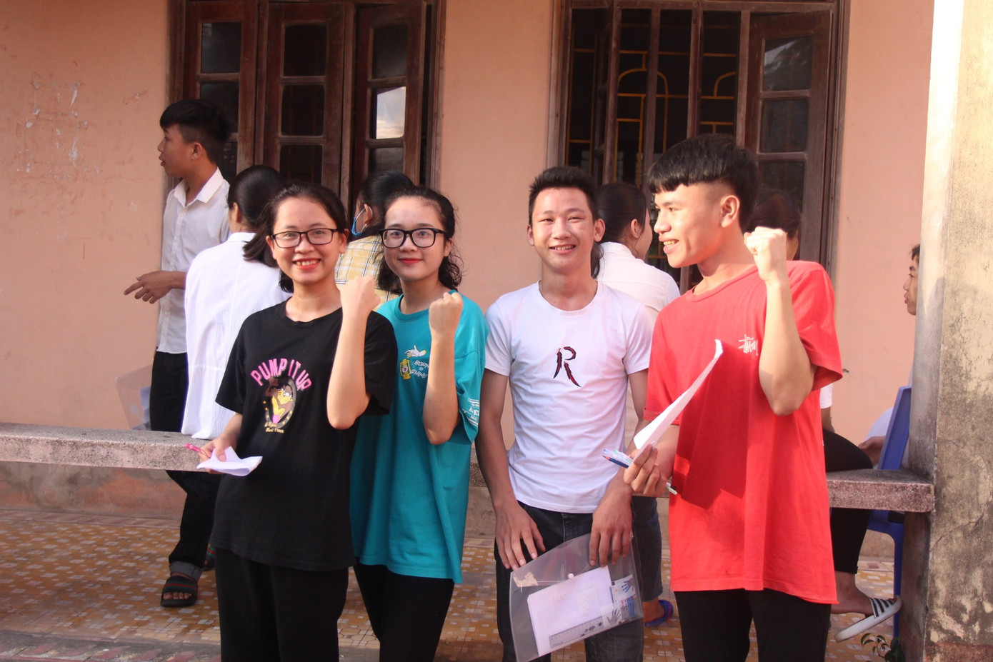 Ngày đầu thi THPT 2019: Siết chặt an ninh, cập nhật giải đề thi Ngữ Văn ảnh 41