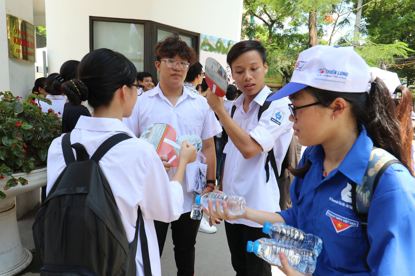 Đề Ngoại ngữ dễ thở, nhiều thí sinh thở phào tự tin đạt 8 điểm ảnh 21