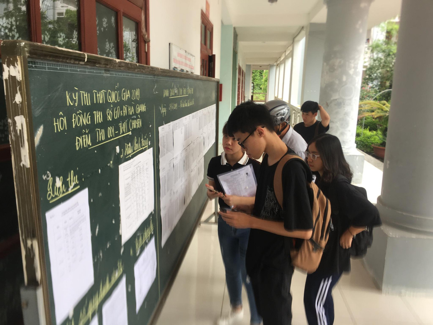 Thí sinh hào hứng làm thủ tục nhập thi THPT quốc gia 2019 ảnh 18