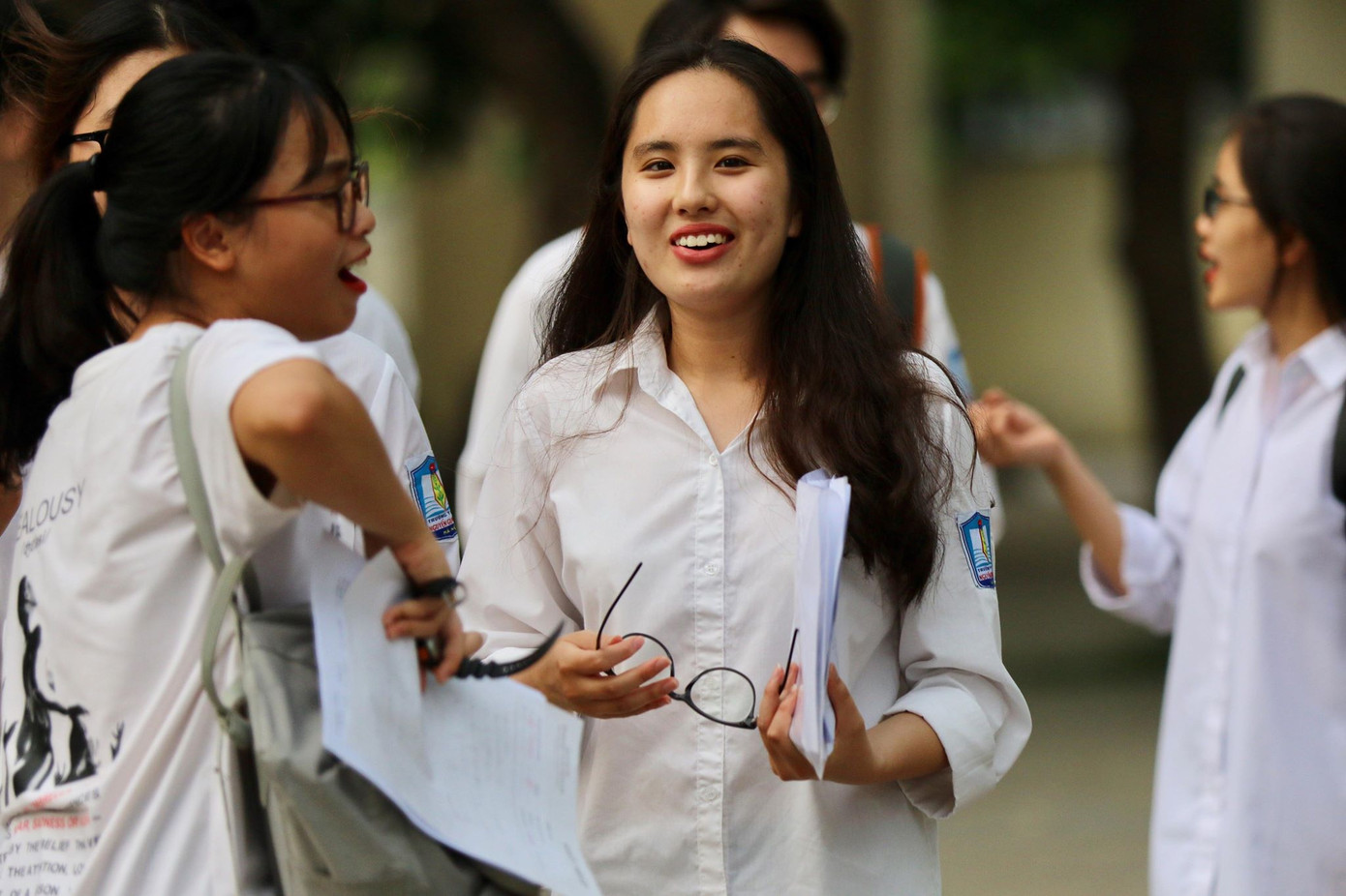 Kết thúc thi Toán: Thí sinh hớn hở, cập nhật lời giải ảnh 42