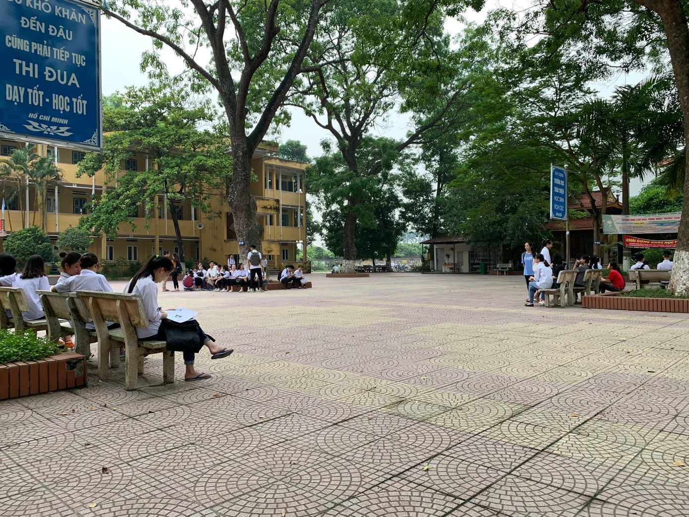 Ngày đầu thi THPT 2019: Siết chặt an ninh, cập nhật giải đề thi Ngữ Văn ảnh 1