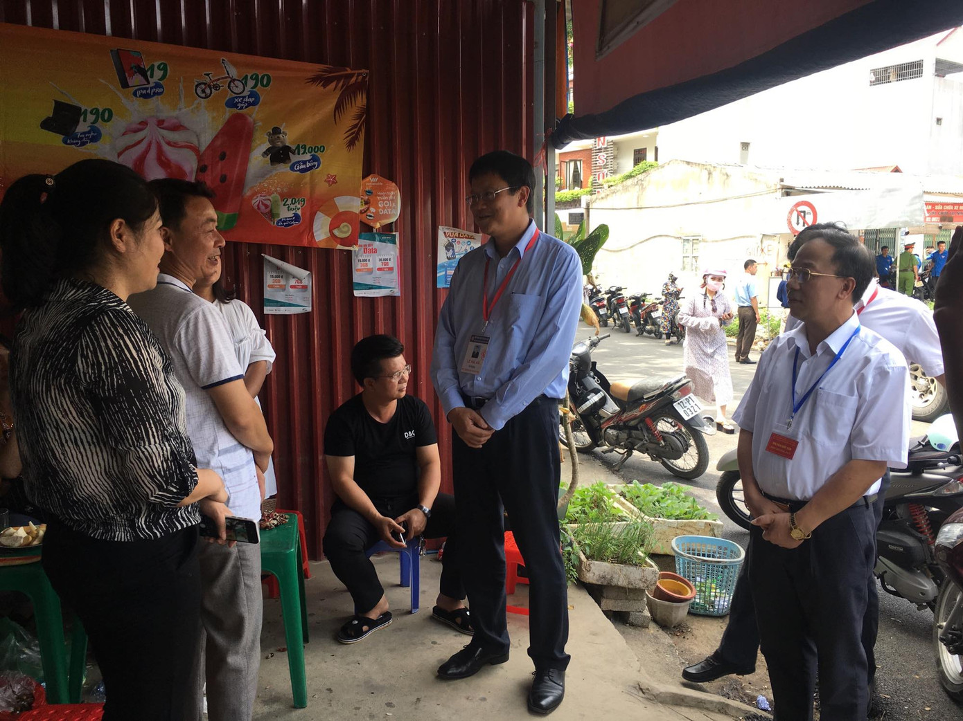 Thứ trưởng Lê Hải An hỏi thăm, cảm ơn các phụ huynh đã đồng hành cùng ngành giáo dục Bộ GD&ĐT họp báo nóng thi THPT 2019: Chưa thấy gian lận có tổ chức ảnh 20