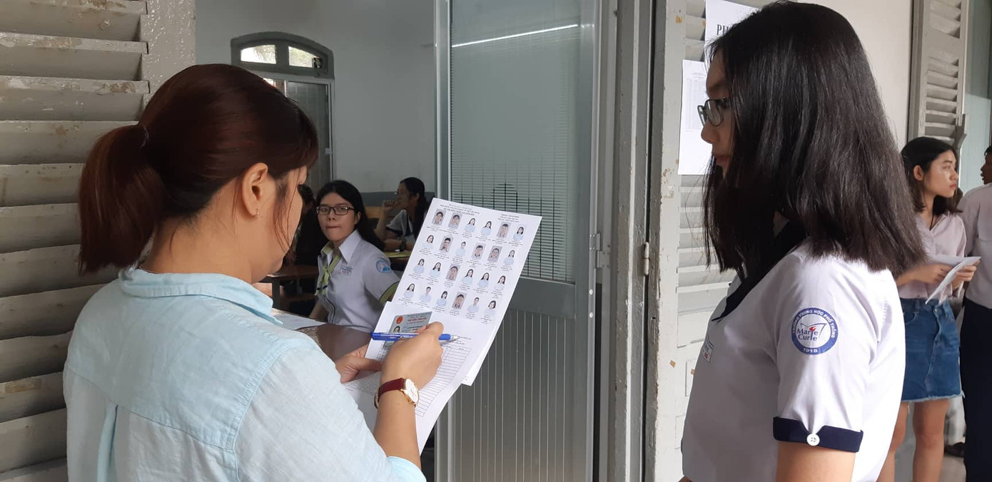 Thí sinh hào hứng làm thủ tục nhập thi THPT quốc gia 2019 ảnh 13