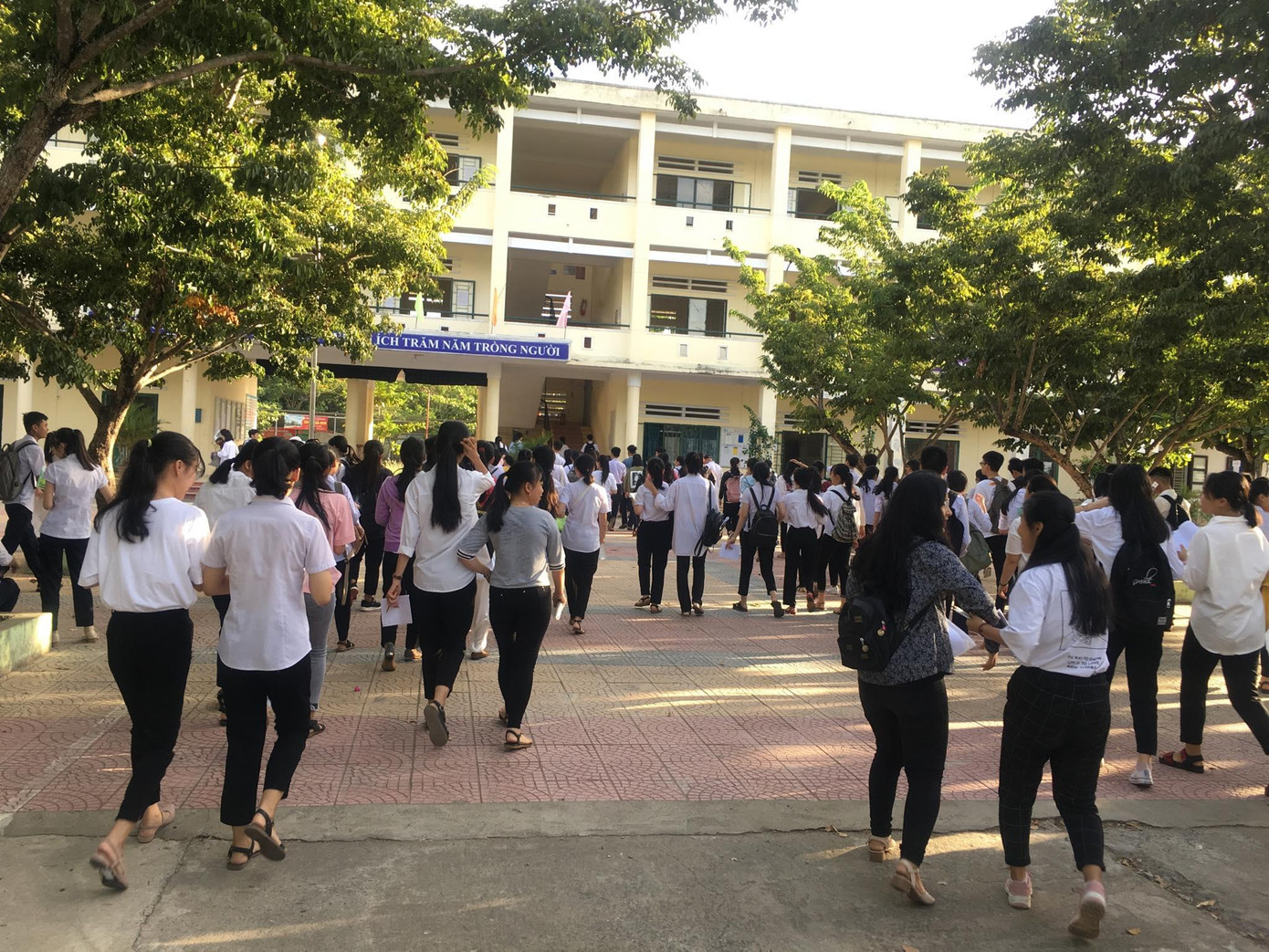 Ngày đầu thi THPT 2019: Siết chặt an ninh, cập nhật giải đề thi Ngữ Văn ảnh 18