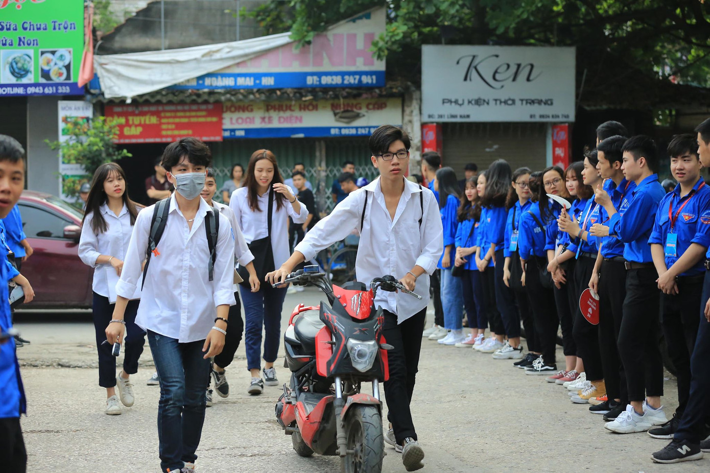 Ngày đầu thi THPT 2019: Siết chặt an ninh, cập nhật giải đề thi Ngữ Văn ảnh 23