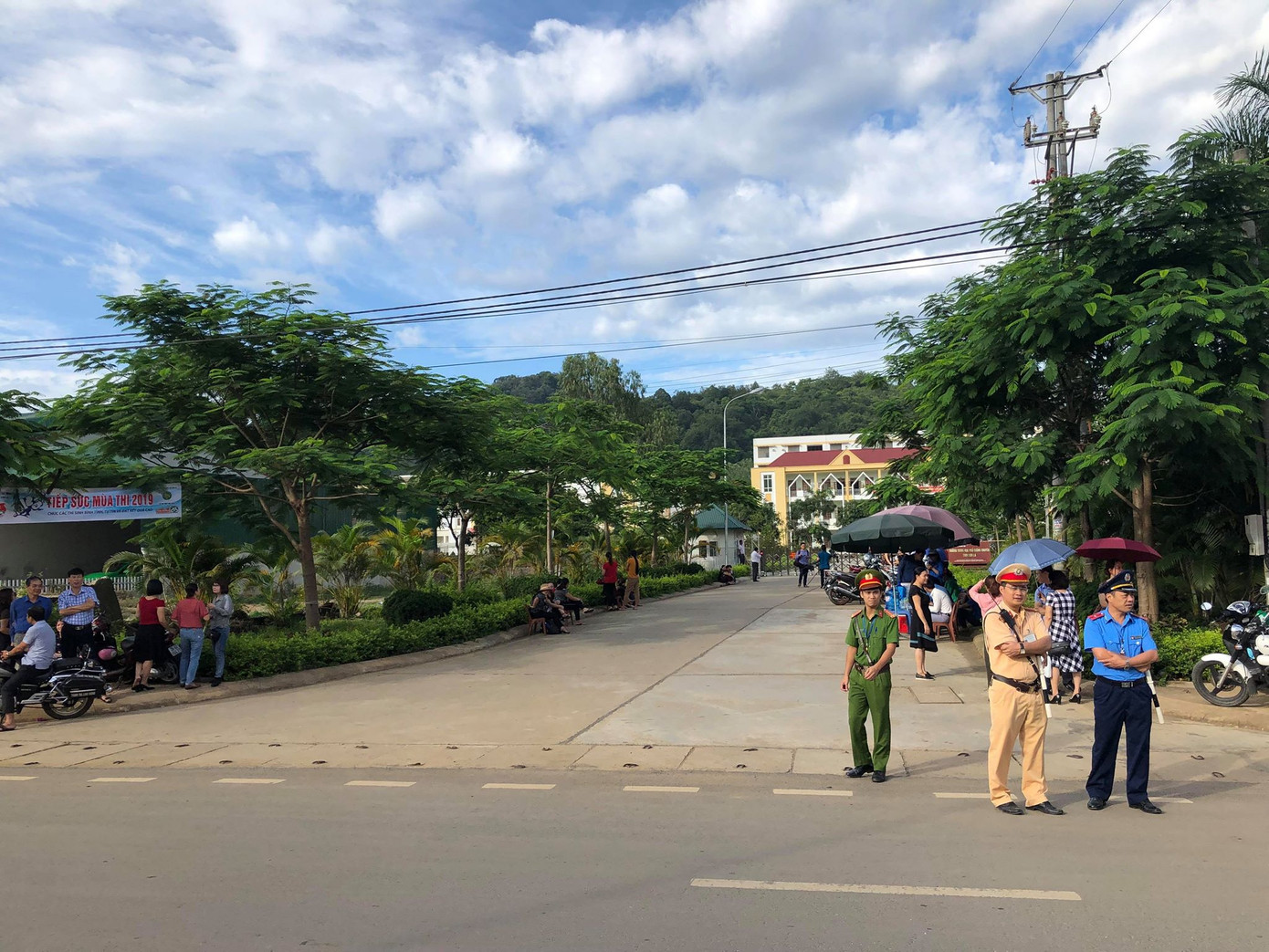 Ngày đầu thi THPT 2019: Siết chặt an ninh, cập nhật giải đề thi Ngữ Văn ảnh 34