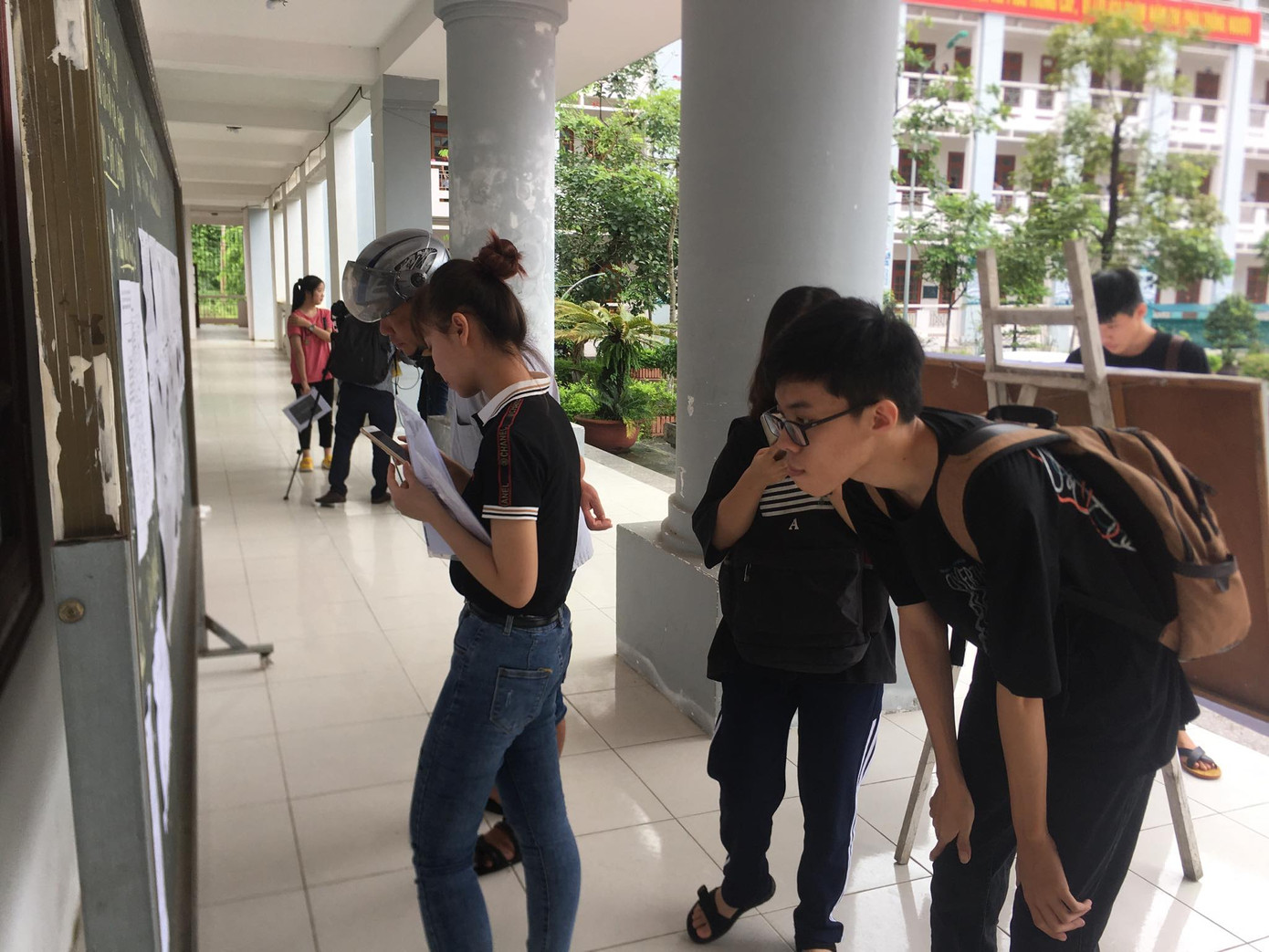 Thí sinh hào hứng làm thủ tục nhập thi THPT quốc gia 2019 ảnh 17