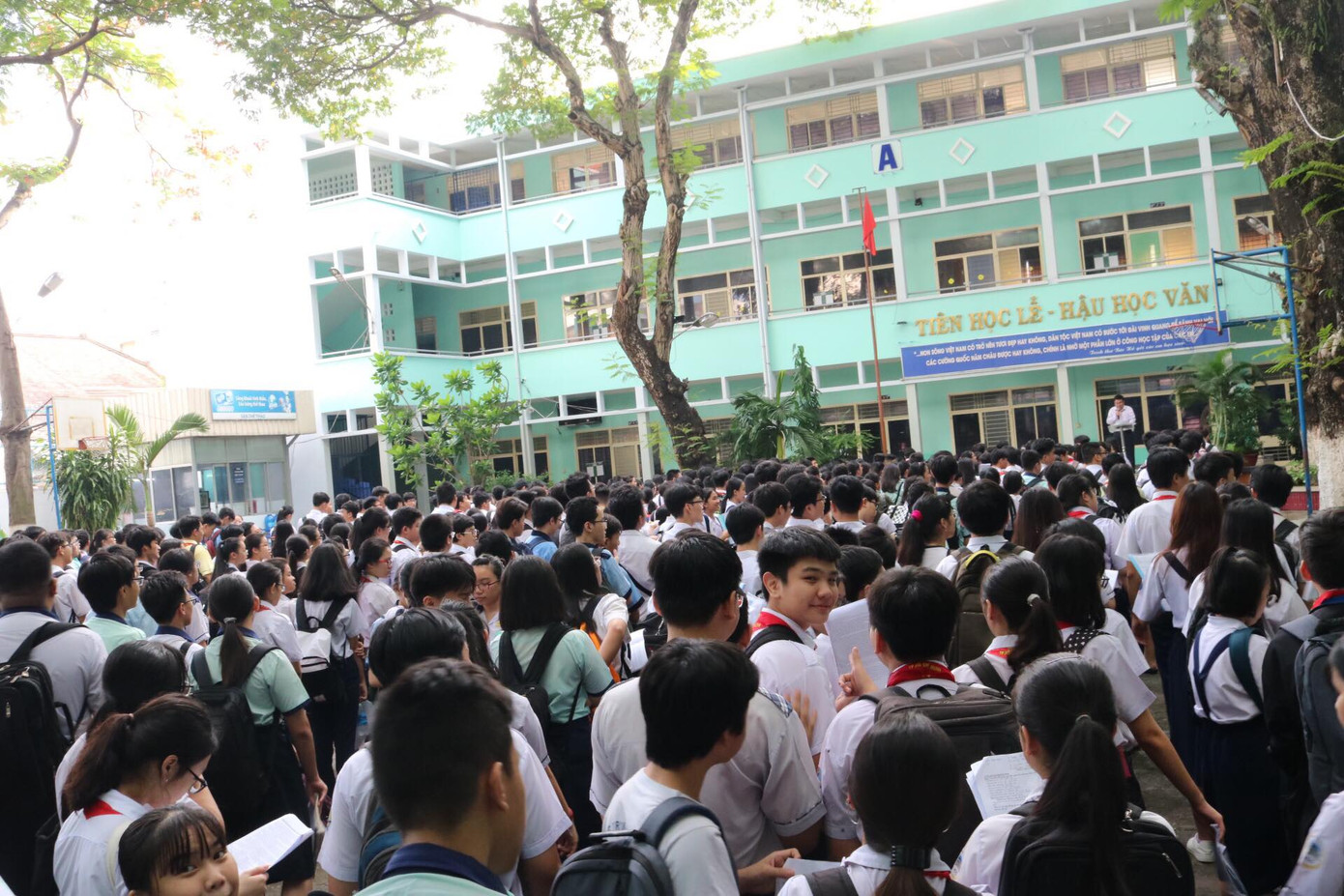 Hàng triệu học sinh cả nước bước vào cuộc đua lớp 10 nóng bỏng ảnh 18