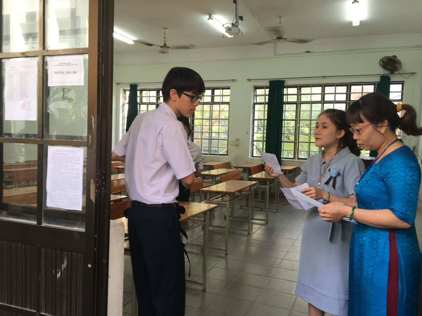 Hàng triệu học sinh cả nước bước vào cuộc đua lớp 10 nóng bỏng ảnh 10