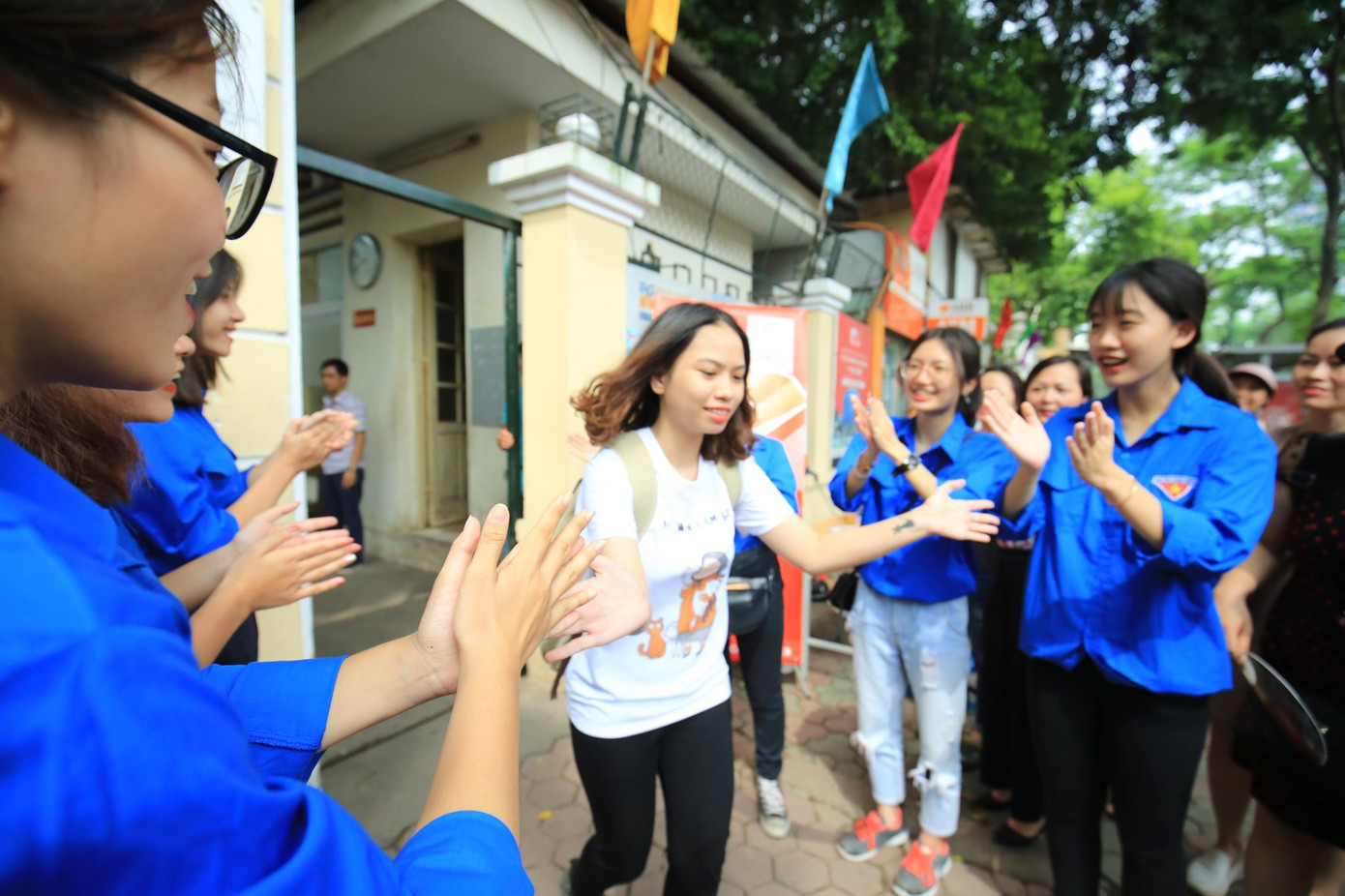 Ngày đầu thi THPT 2019: Siết chặt an ninh, cập nhật giải đề thi Ngữ Văn ảnh 58