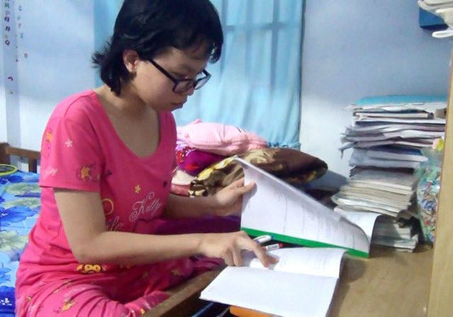 Trong kỳ thi năm nay, em Thùy Dương chọn ngành bác sĩ Tâm lí, vì đây là ước mơ của em sau 12 năm đèn sách. Bộ GD&ĐT họp báo nóng thi THPT 2019: Chưa thấy gian lận có tổ chức ảnh 25