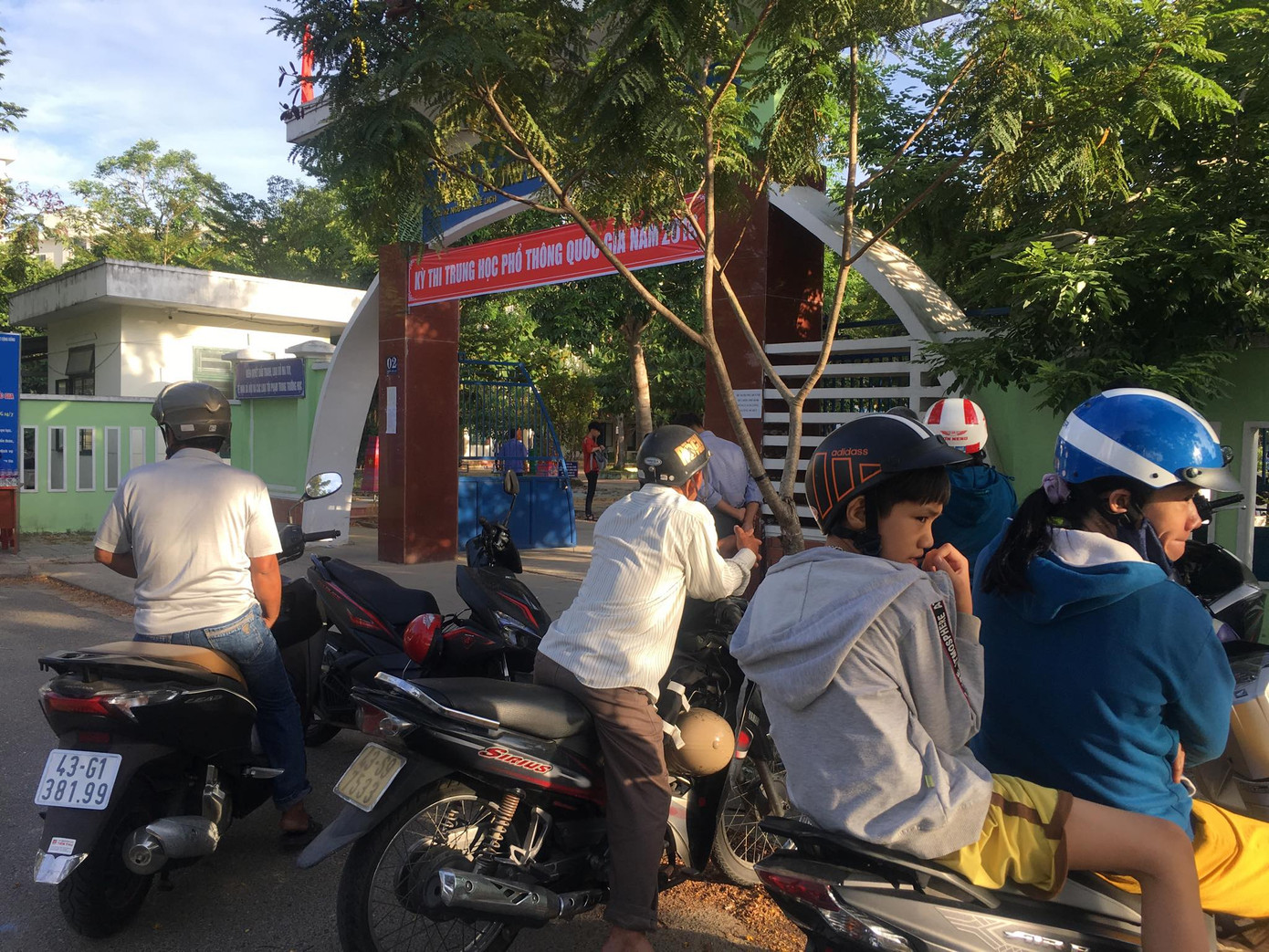 Ngày đầu thi THPT 2019: Siết chặt an ninh, cập nhật giải đề thi Ngữ Văn ảnh 19