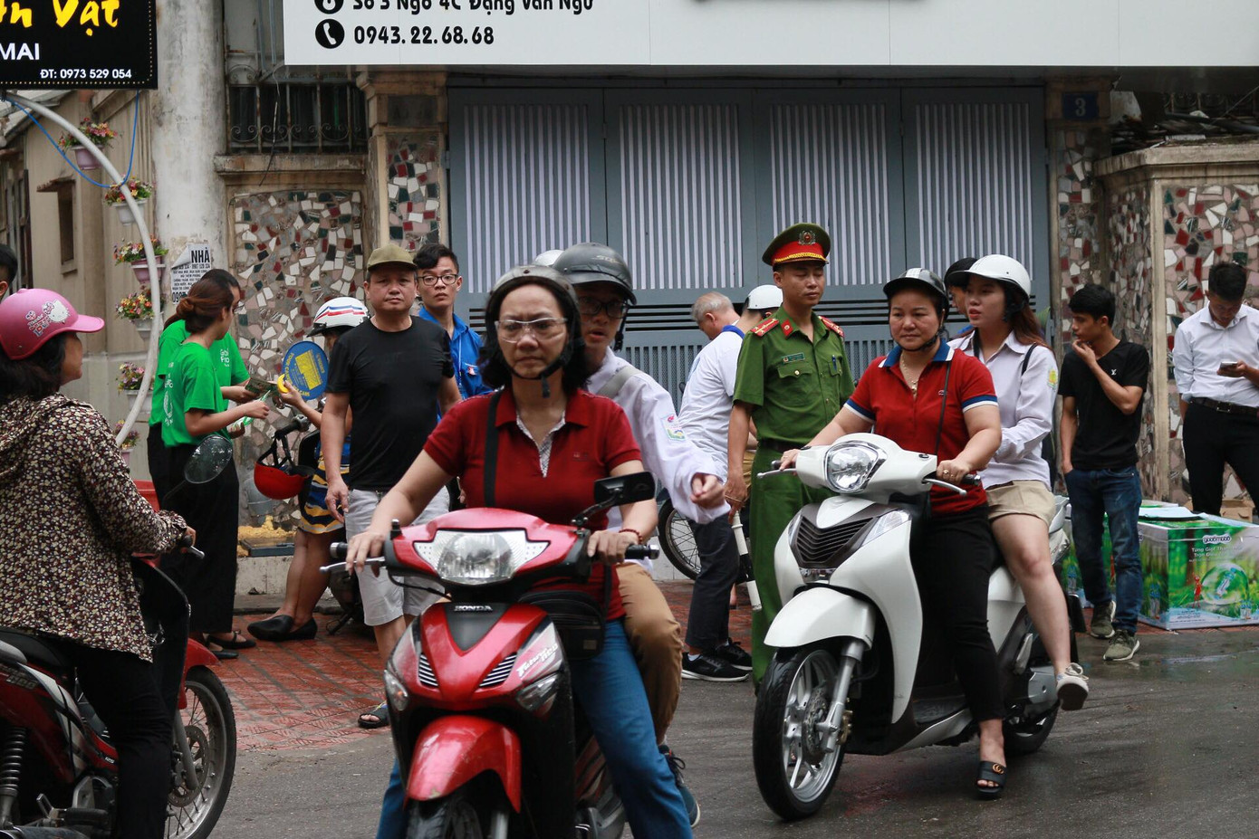 Thí sinh hào hứng làm thủ tục nhập thi THPT quốc gia 2019 ảnh 16