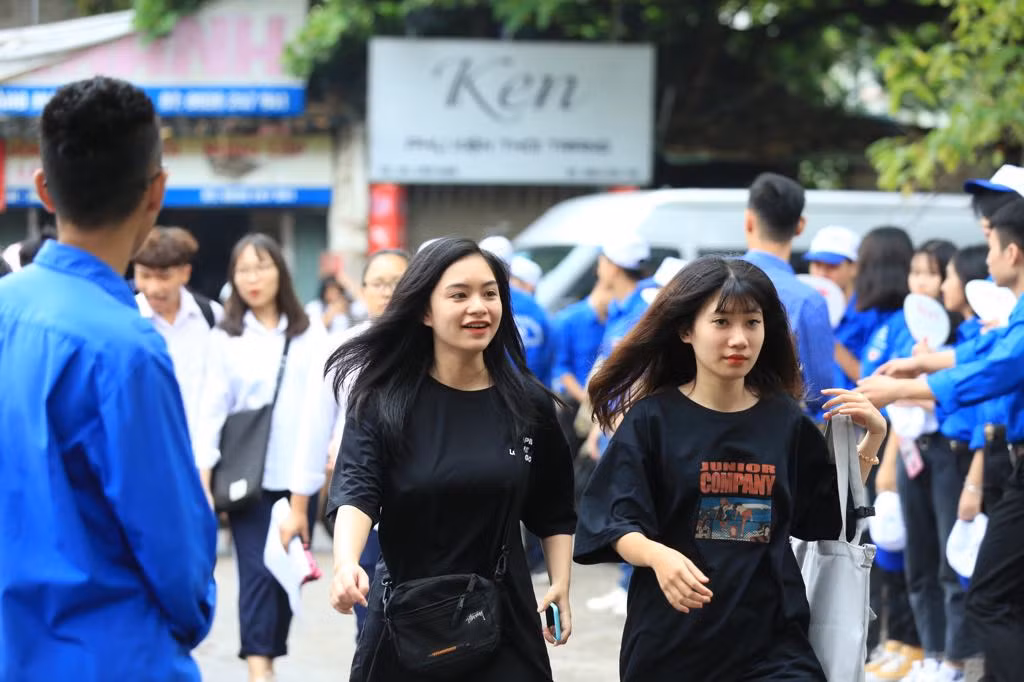 Nỗ lực của nam sinh Huế: Làm bài thi trên xe lăn ảnh 5