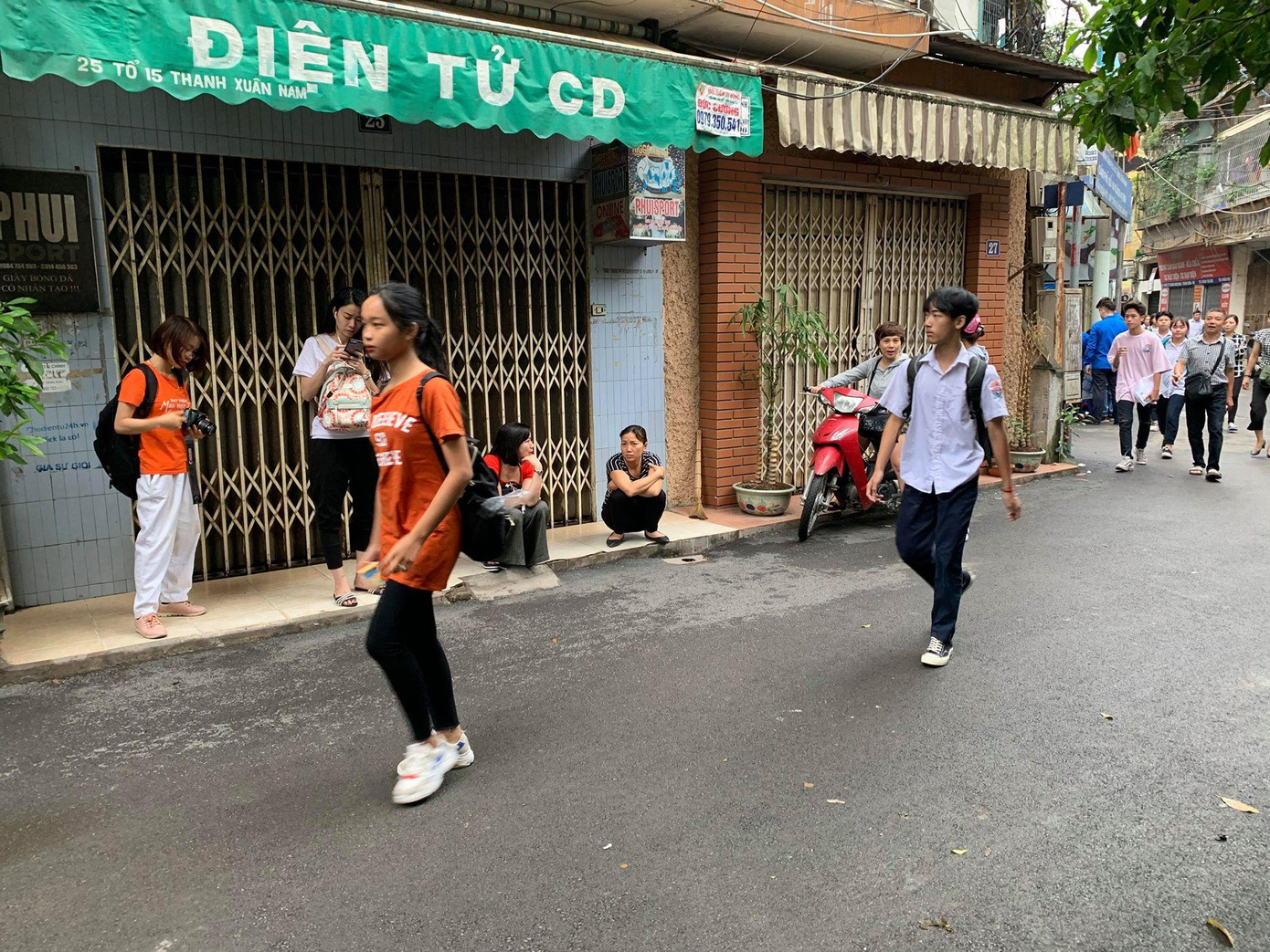 Hàng triệu học sinh cả nước bước vào cuộc đua lớp 10 nóng bỏng ảnh 3