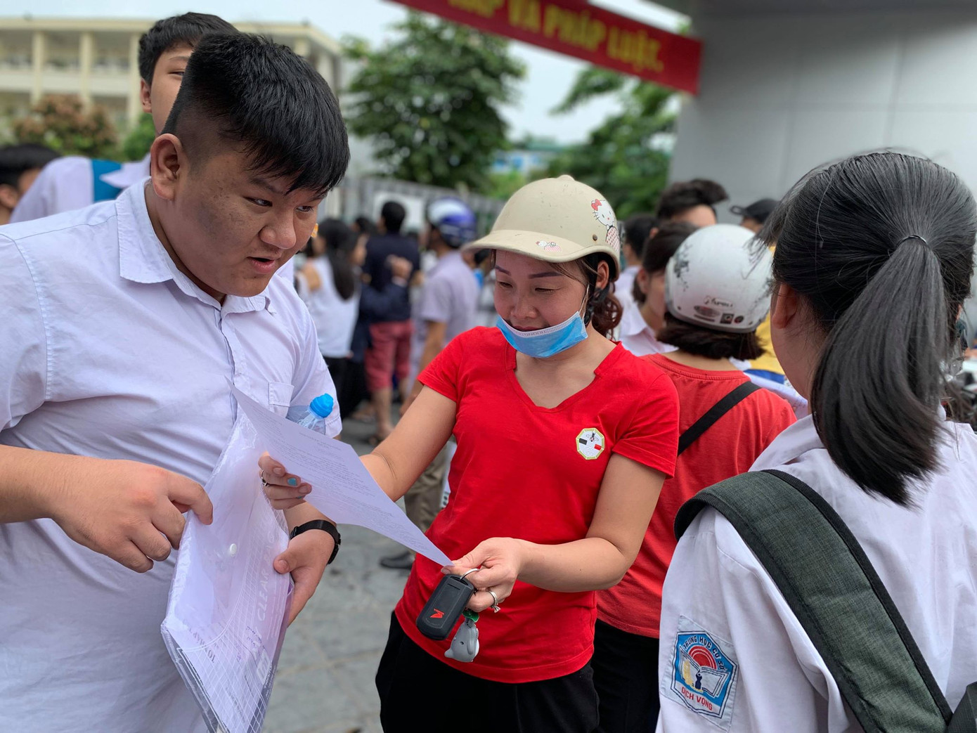 Hàng triệu học sinh cả nước bước vào cuộc đua lớp 10 nóng bỏng ảnh 26