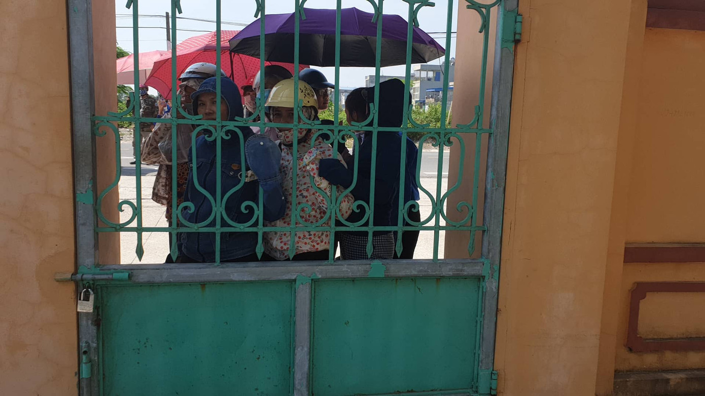 Kết thúc thi Toán: Thí sinh hớn hở, cập nhật lời giải ảnh 14