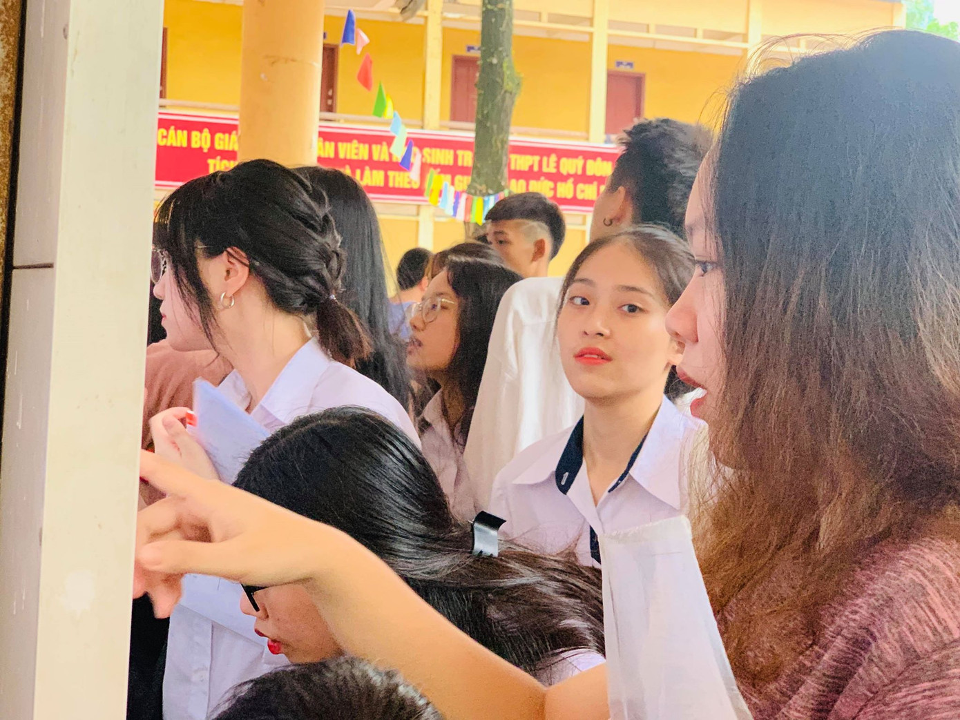 Thí sinh hào hứng làm thủ tục nhập thi THPT quốc gia 2019 ảnh 20