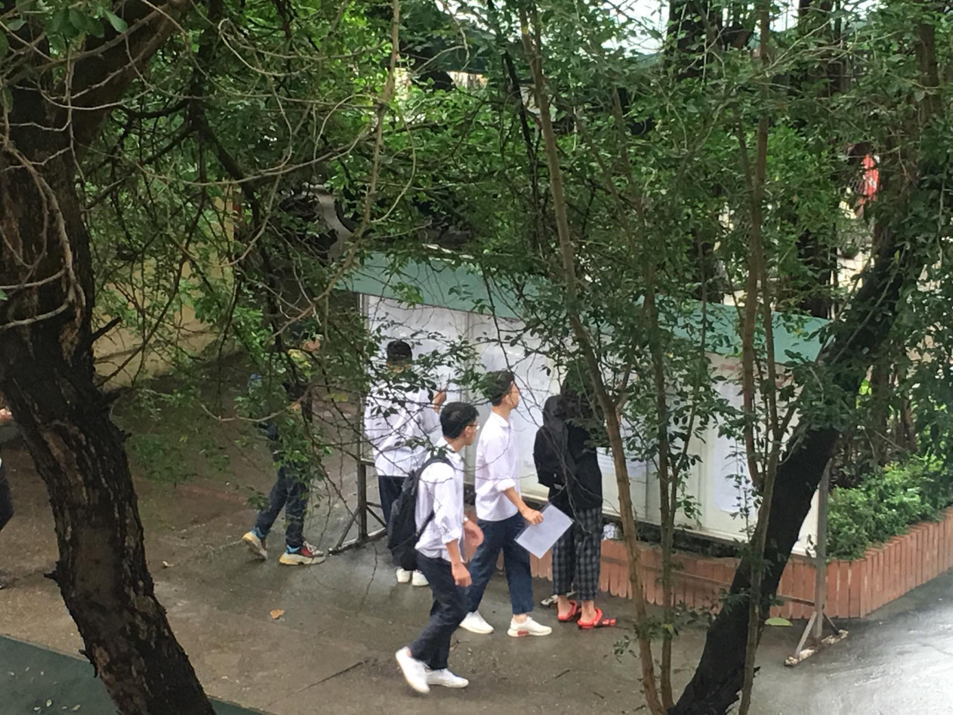 Thí sinh hào hứng làm thủ tục nhập thi THPT quốc gia 2019 ảnh 9