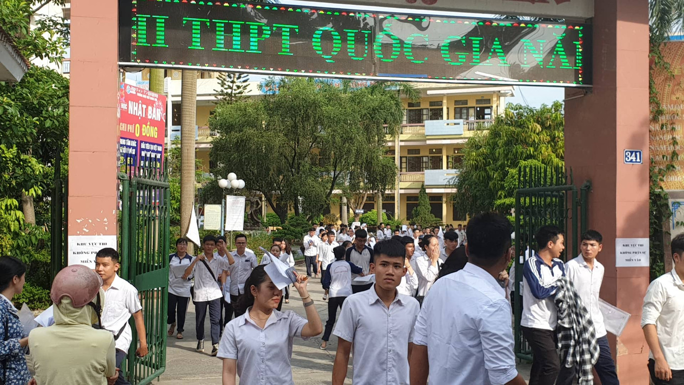 Thí sinh Nam Định sau buổi thi. Bộ GD&ĐT họp báo nóng thi THPT 2019: Chưa thấy gian lận có tổ chức ảnh 10