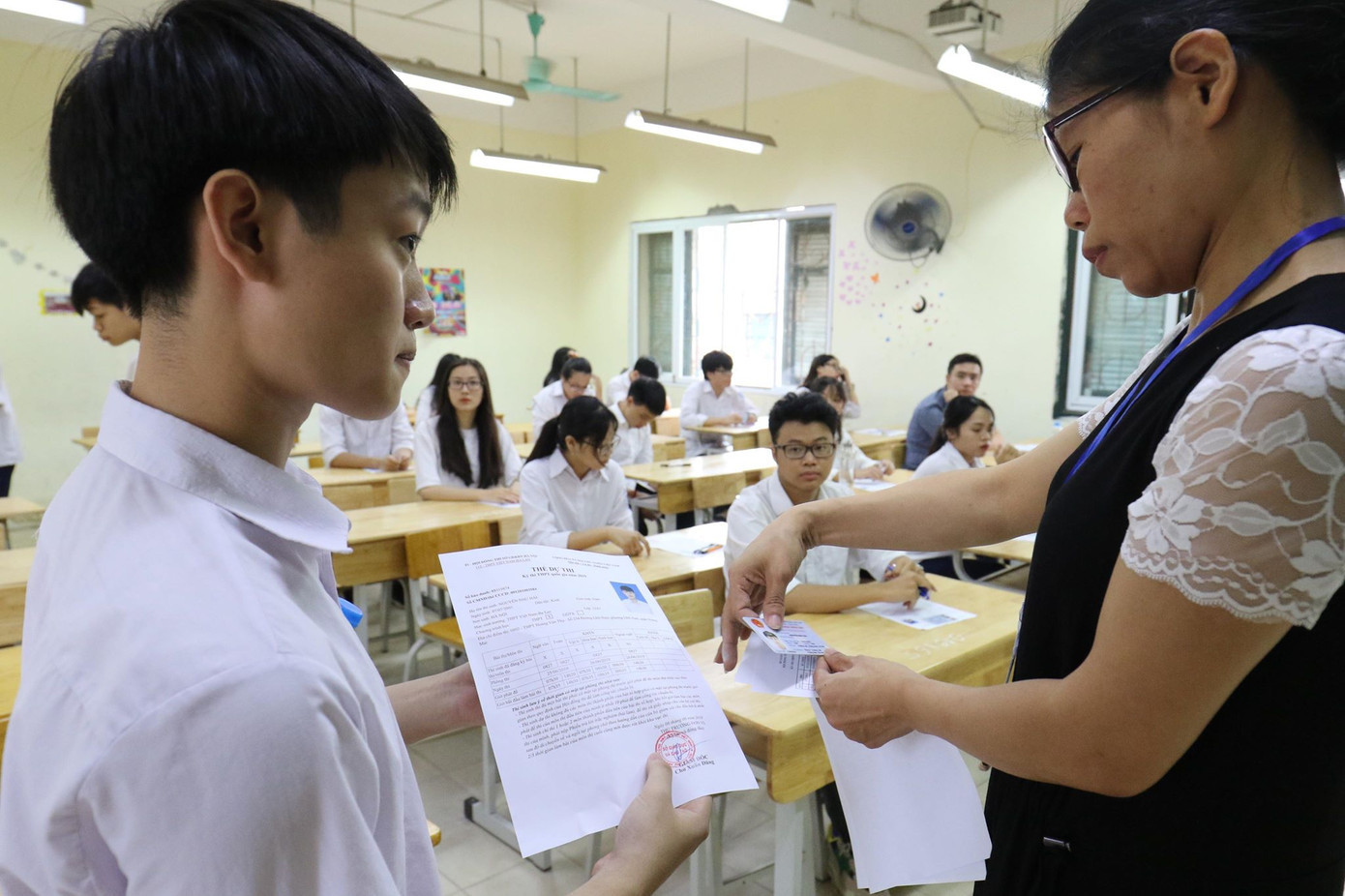 Ngày đầu thi THPT 2019: Siết chặt an ninh, cập nhật giải đề thi Ngữ Văn ảnh 28