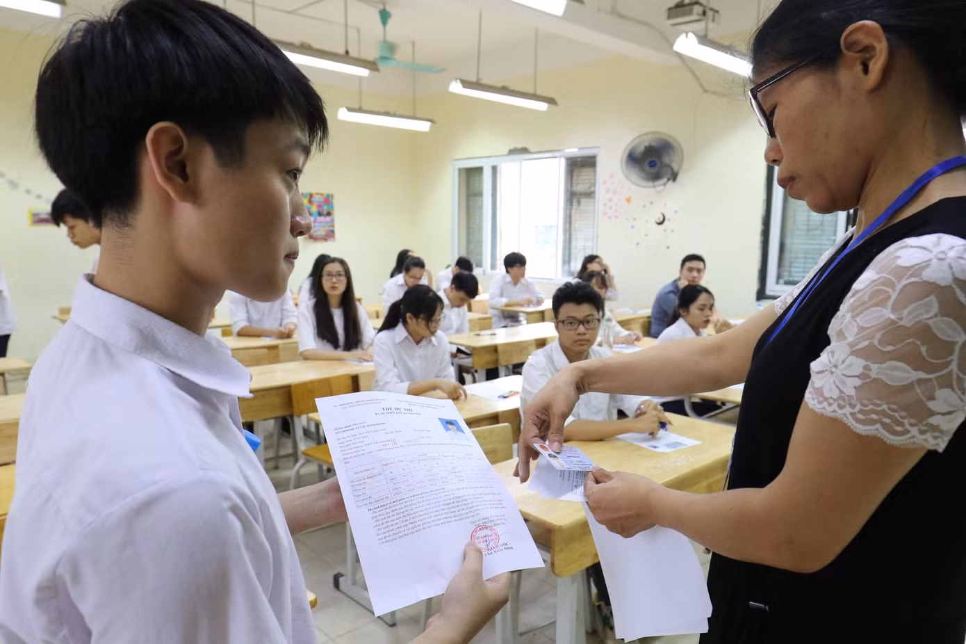 Ngày đầu thi THPT 2019: Siết chặt an ninh, cập nhật giải đề thi Ngữ Văn ảnh 28