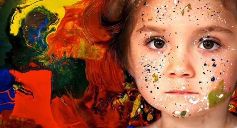 Thần đồng nhí Aelita Andre vẽ tranh lúc 9 tháng tuổi, được treo tranh ở triển lãm nổi tiếng khi mới 2 tuổi là người nước nào?