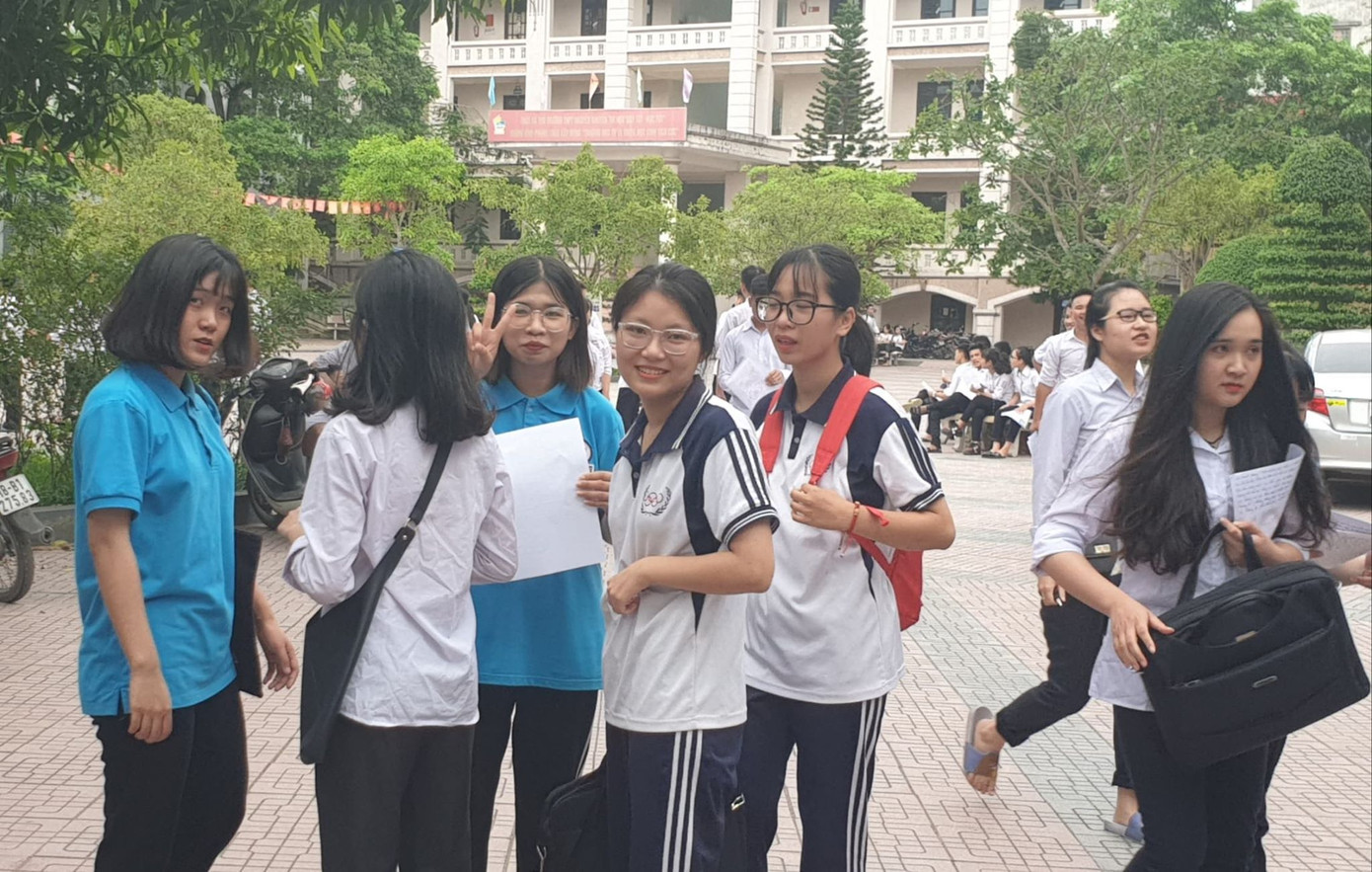 Thí sinh hào hứng làm thủ tục nhập thi THPT quốc gia 2019 ảnh 30